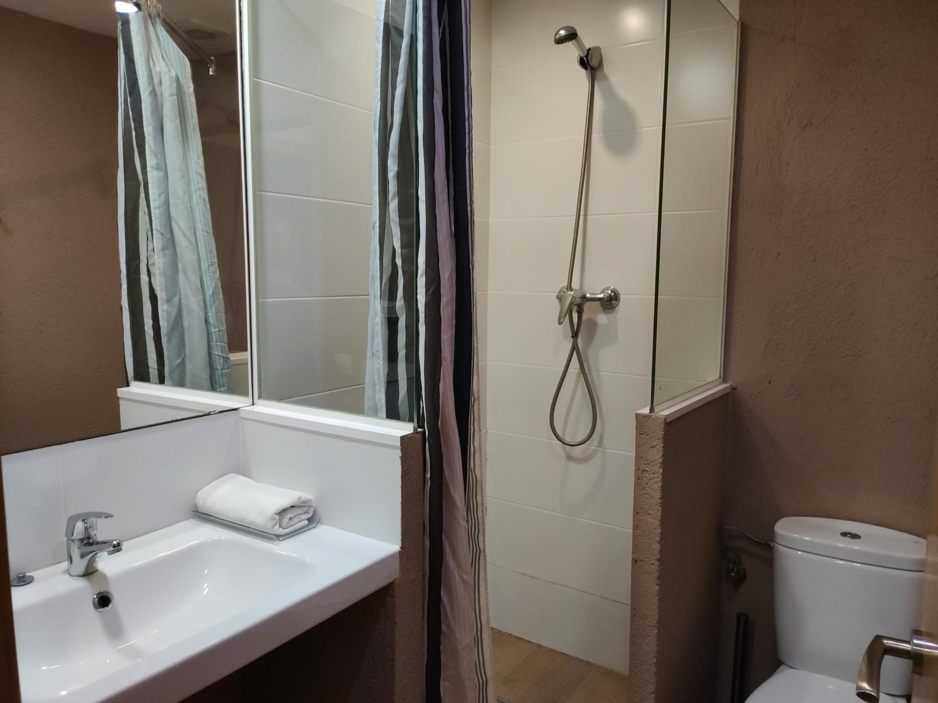 Double Room with Shared Bathroom photo 3