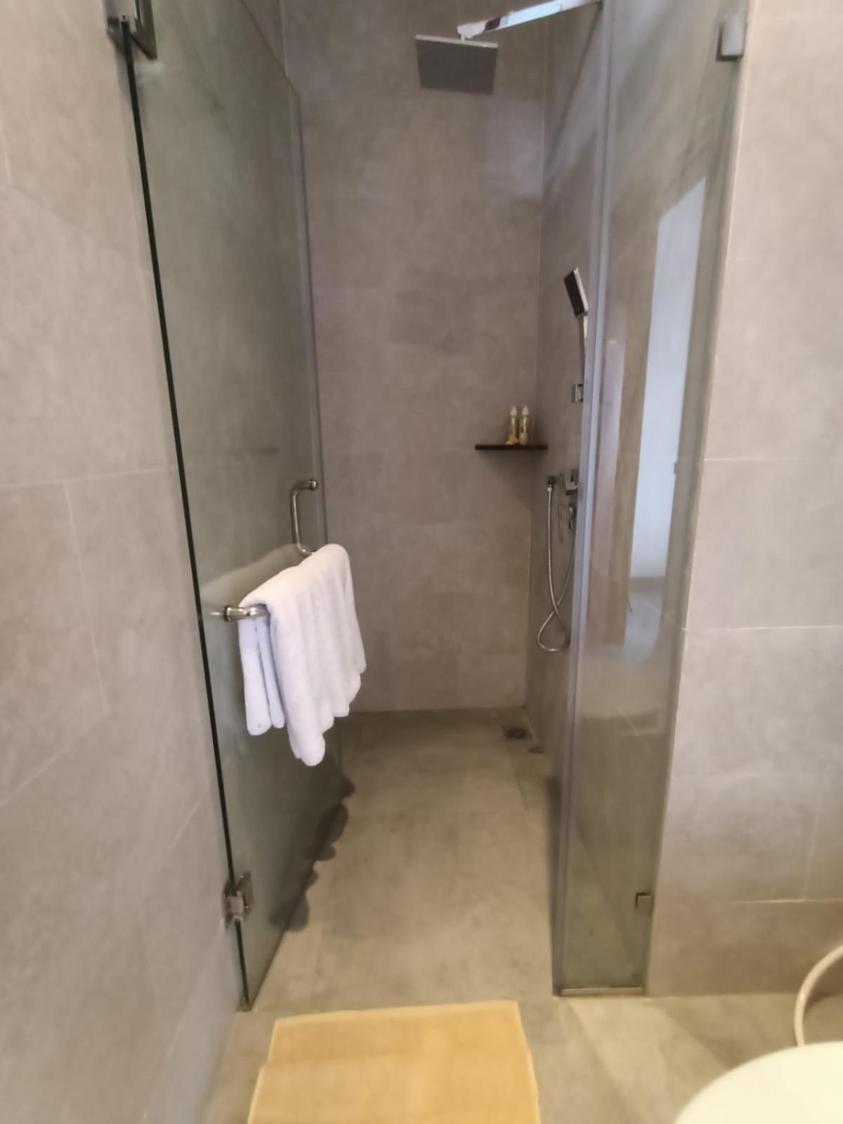 Standard Double Room - Photo 10