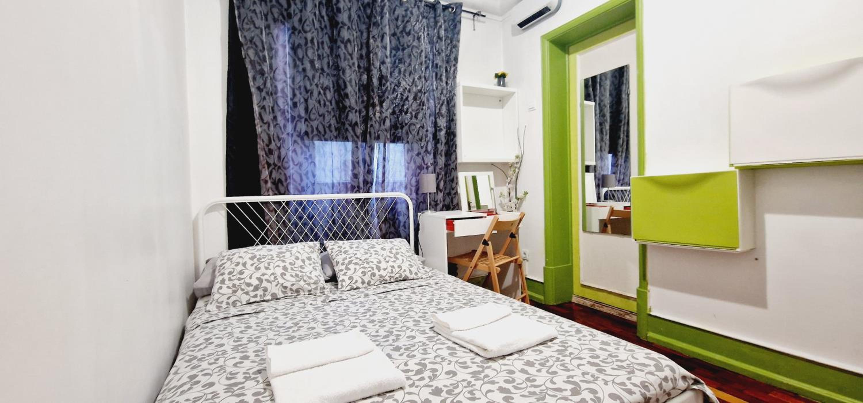 Double Room with Private Bathroom - Photo 19