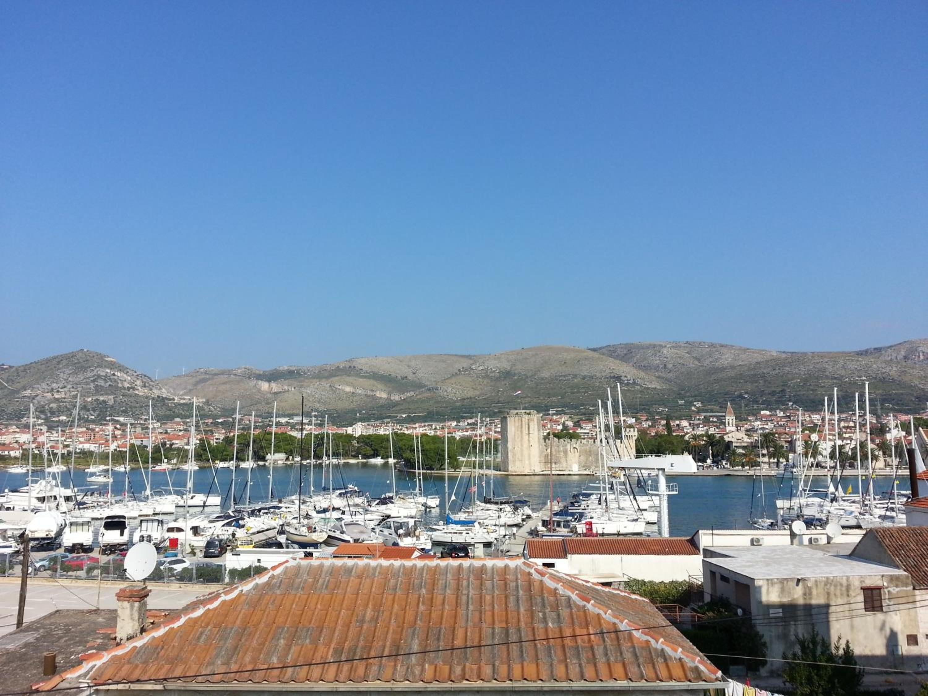 Apartment with Terrace and Sea View - Photo 39