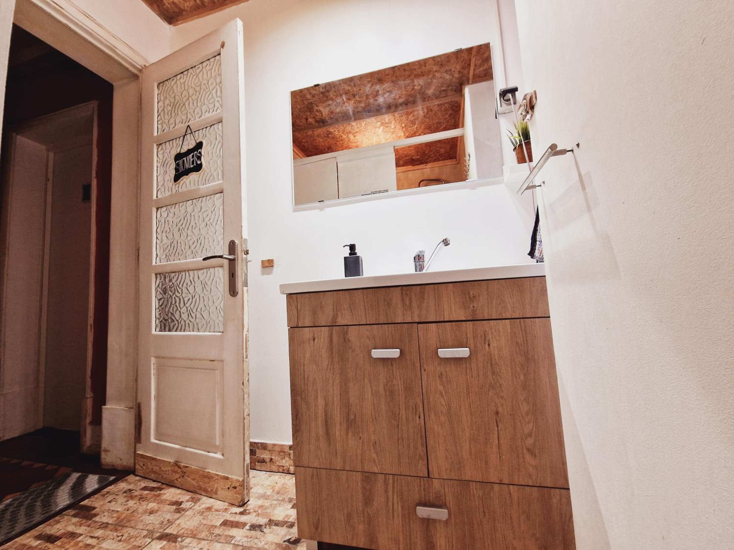 Double Room with Private Bathroom - Photo 24