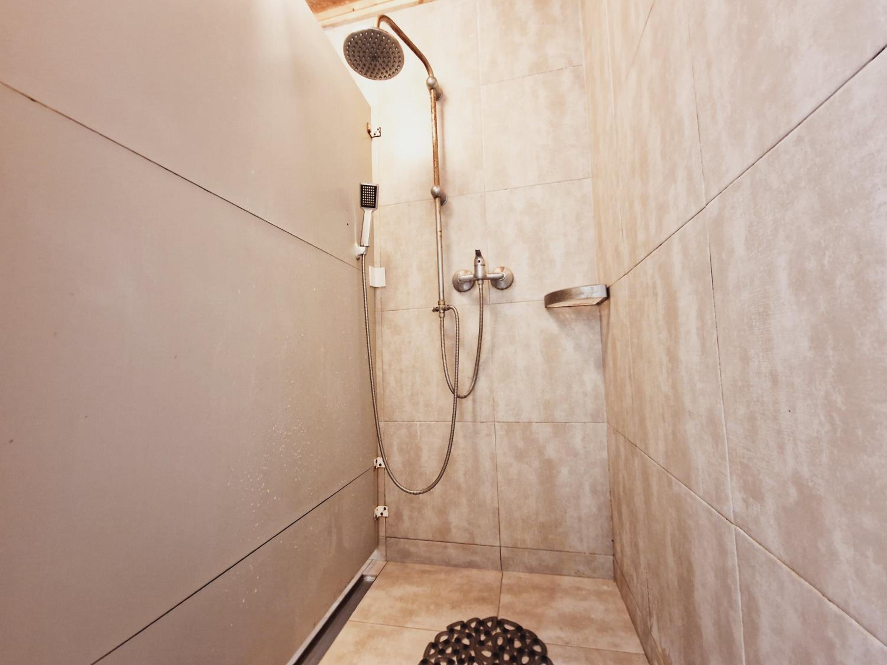 Double Room with Private Bathroom - Photo 28