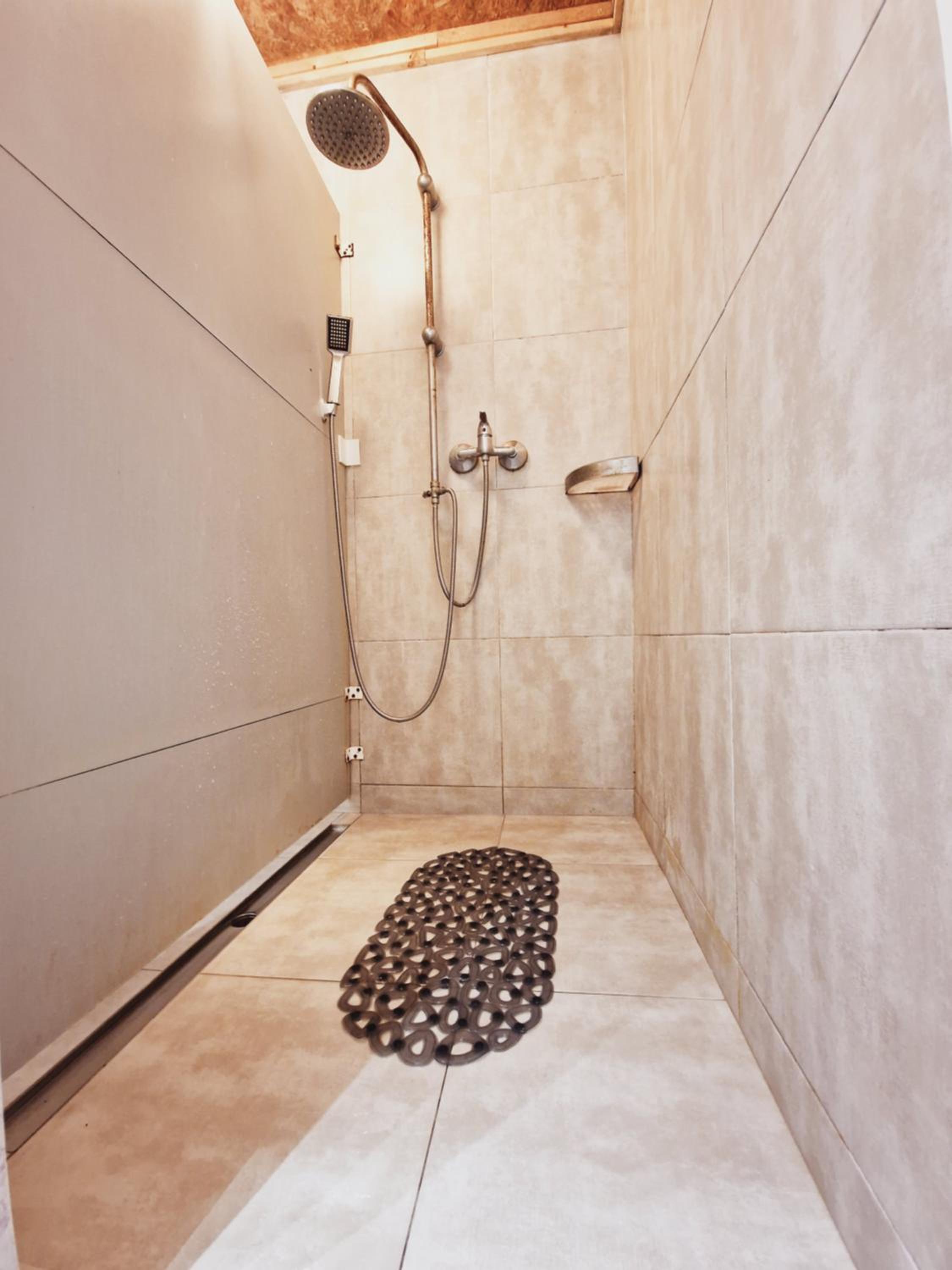 Double Room with Private Bathroom - Photo 29