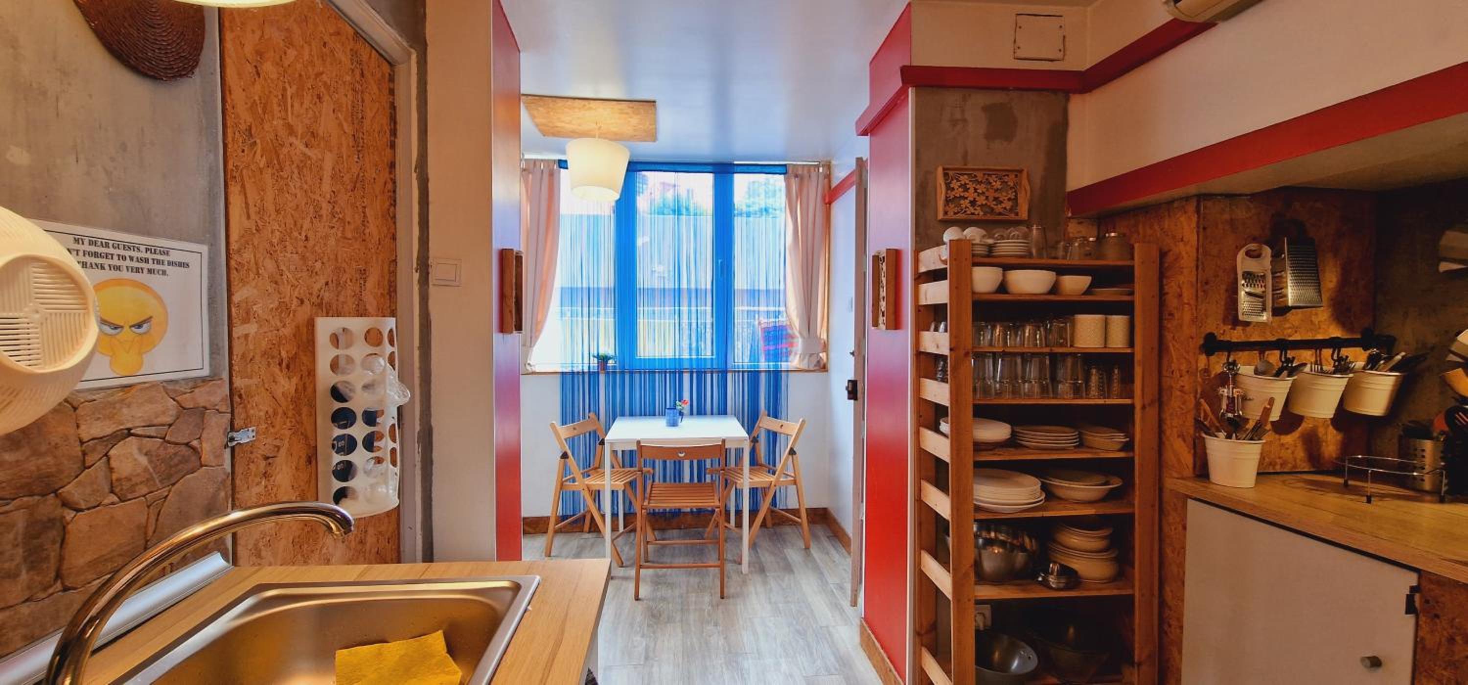 Double Room with Private Bathroom - Photo 2