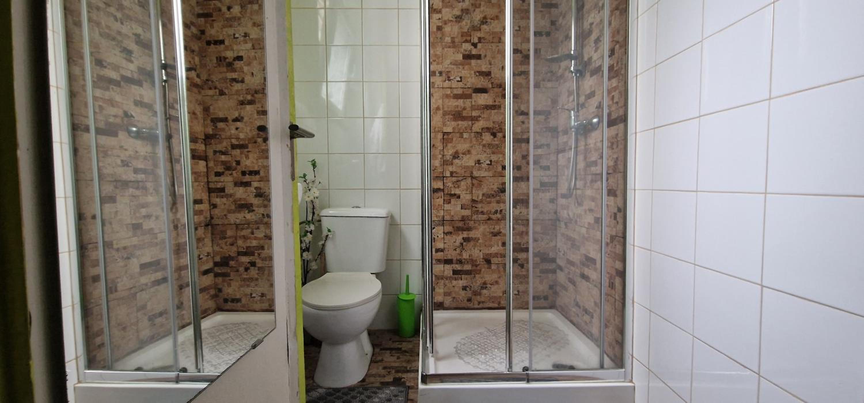 Double Room with Private Bathroom - Photo 9