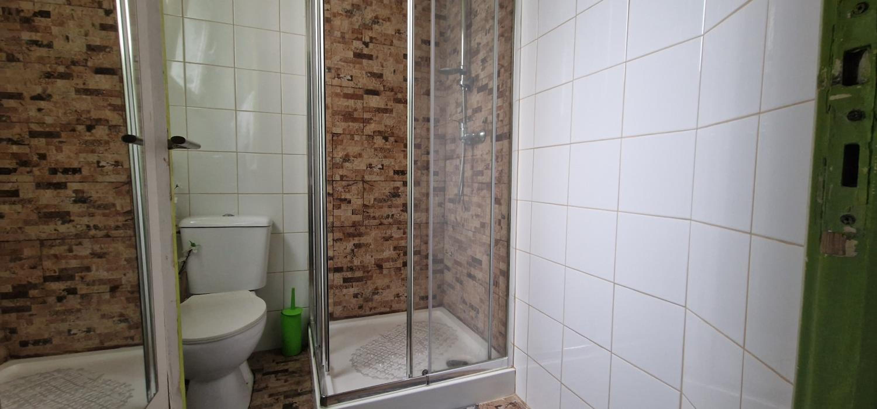 Double Room with Private Bathroom - Photo 10