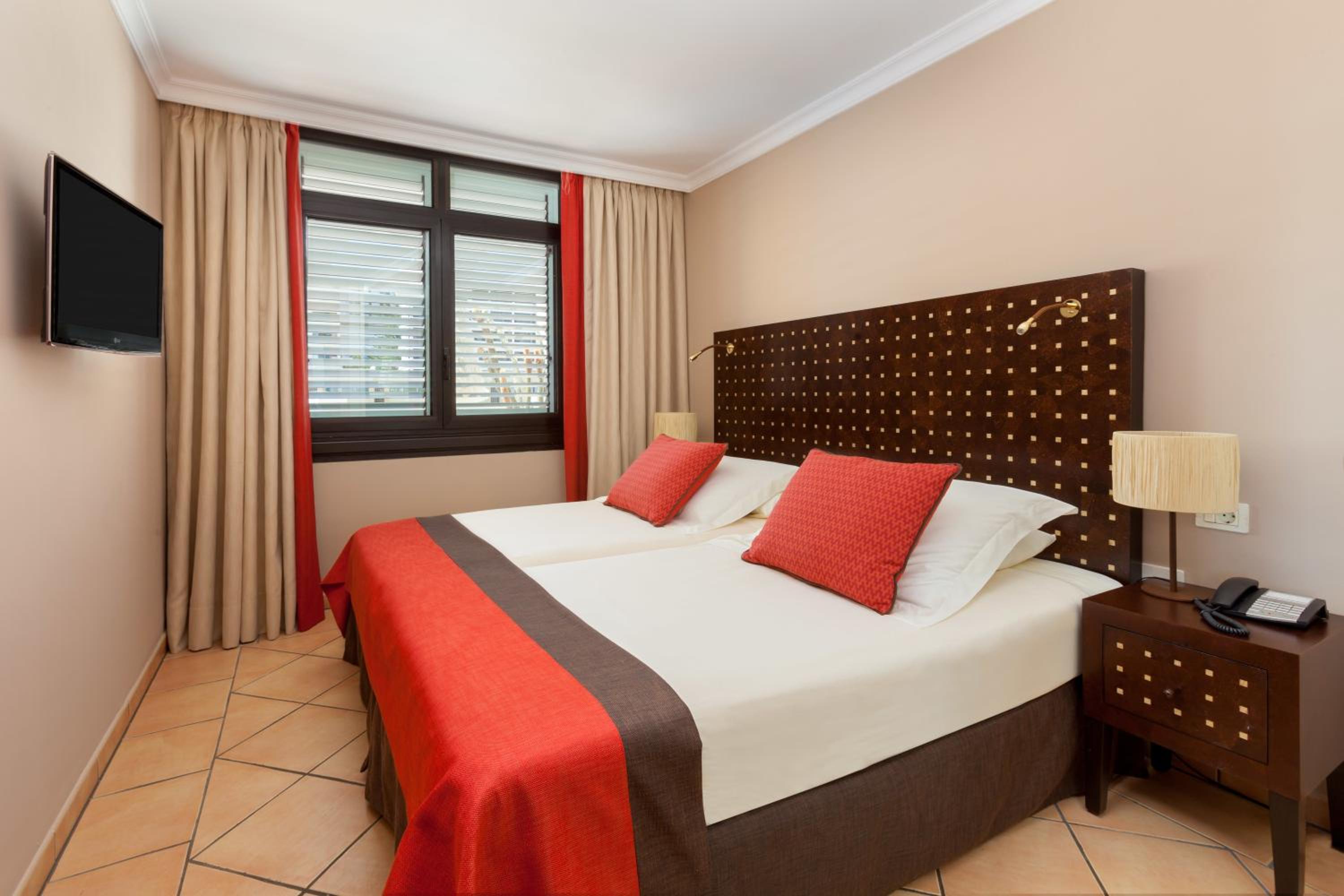 Habitación Familiar (2 Adultos + 2 Niños) Habitación Familiar (2 Adultos + 2 Niños)