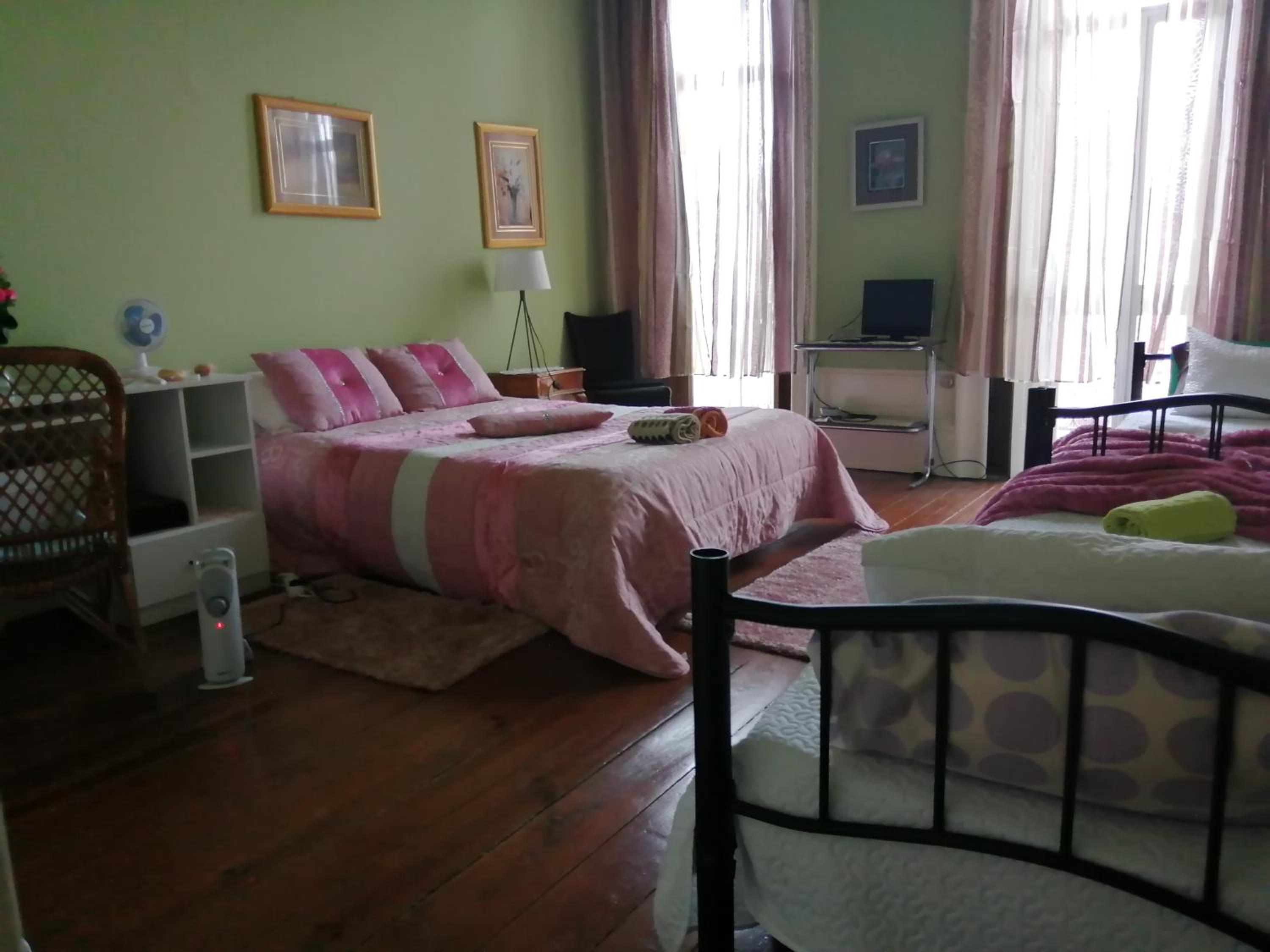 Quadruple Room with Balcony - Photo 1