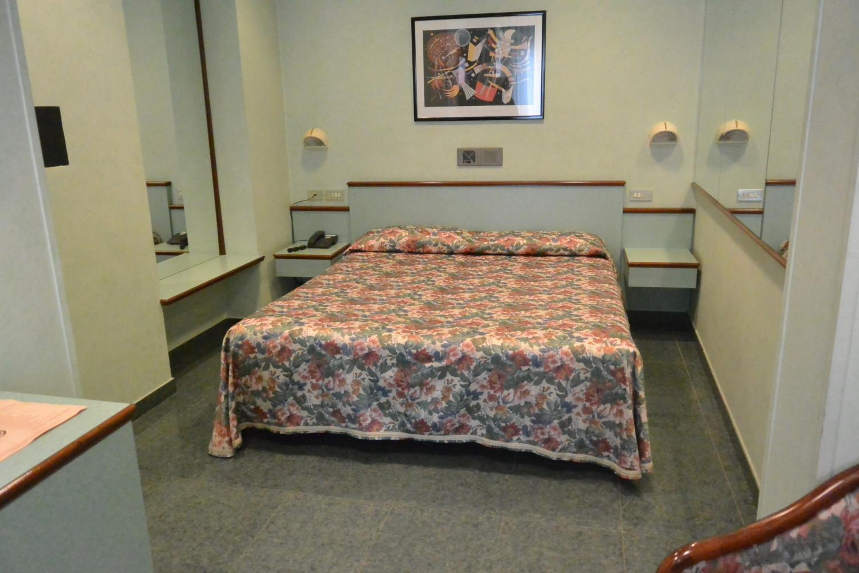 Standard Double Room - Photo 6
