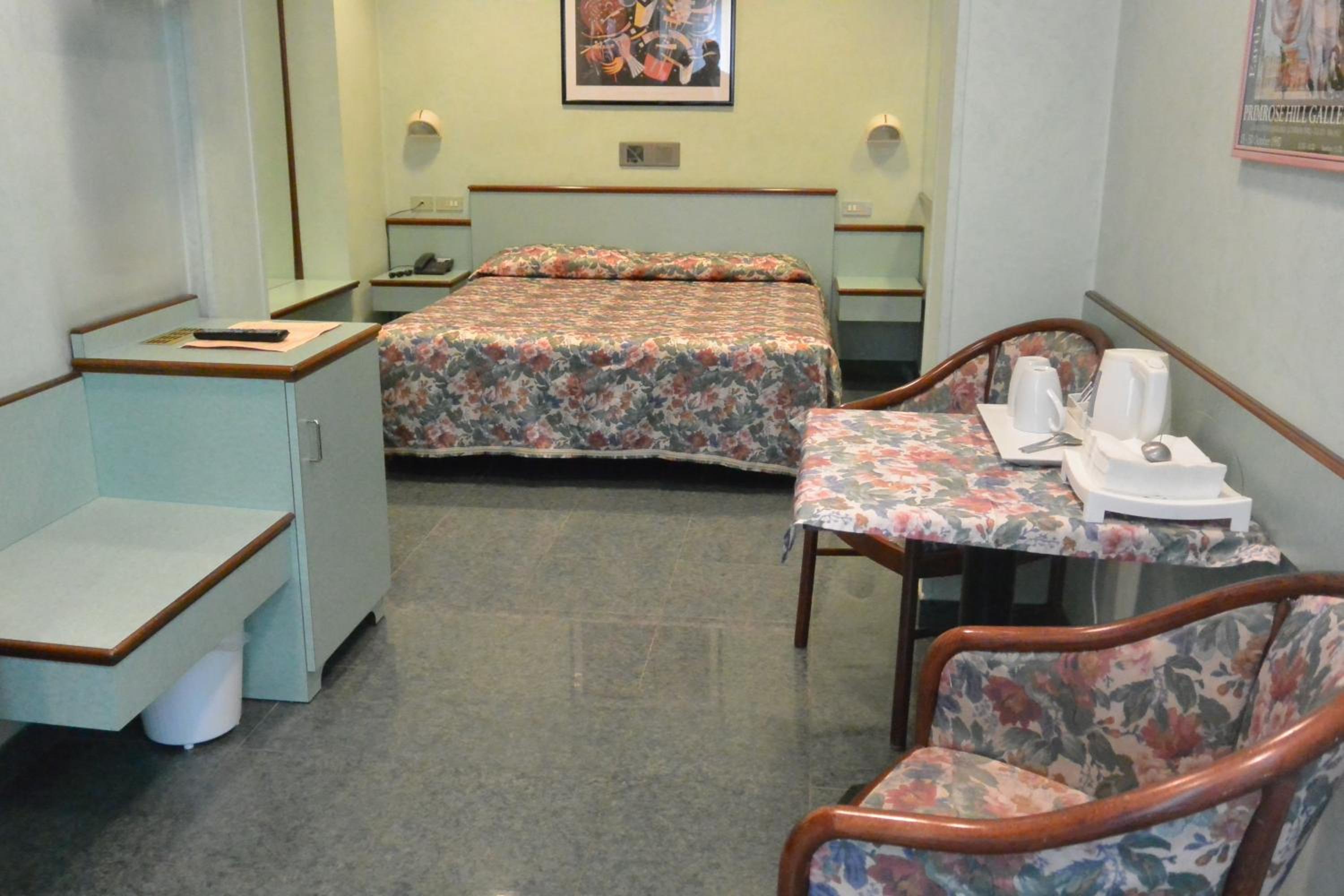 Standard Double Room - Photo 5
