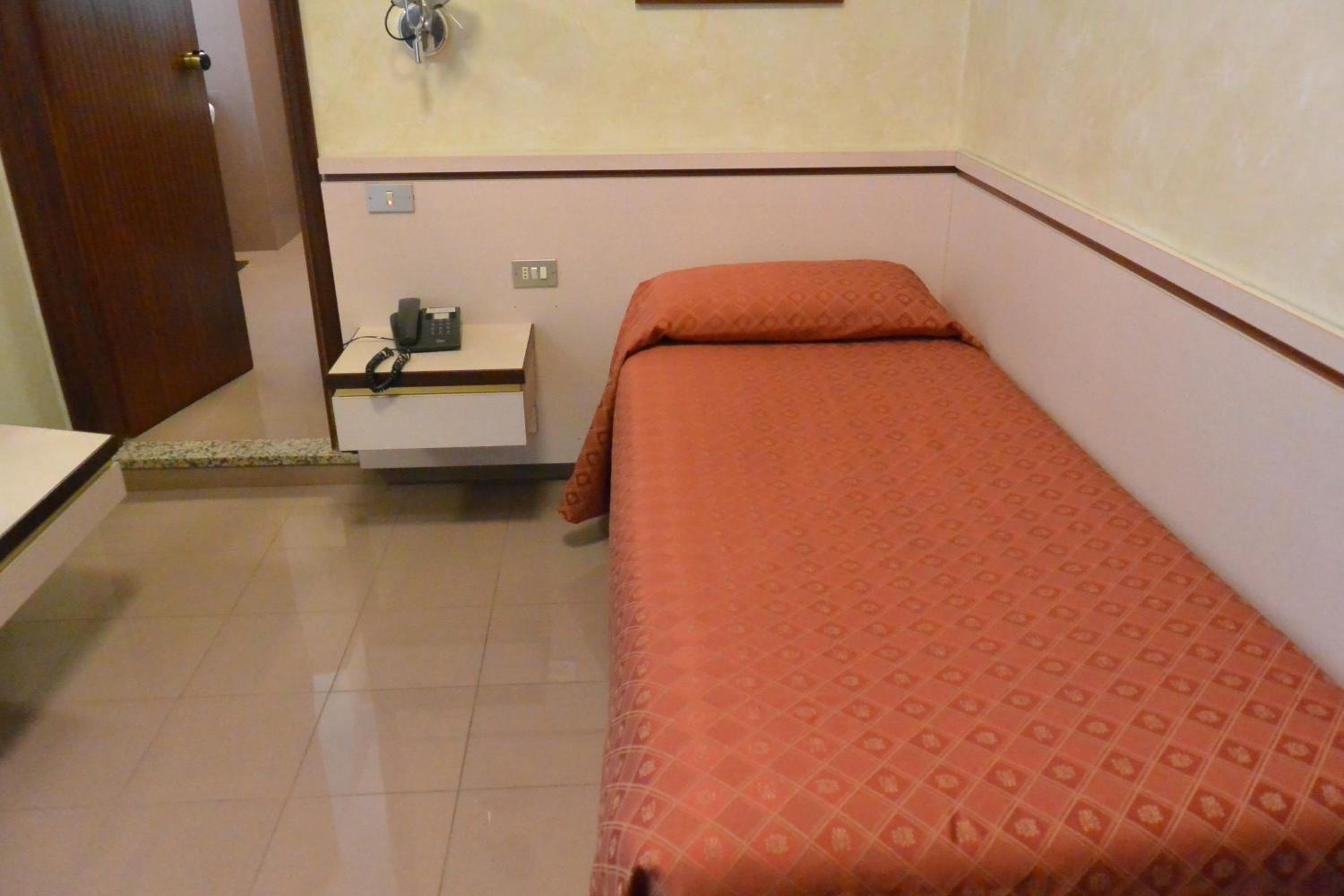 Standard Single Room photo 2