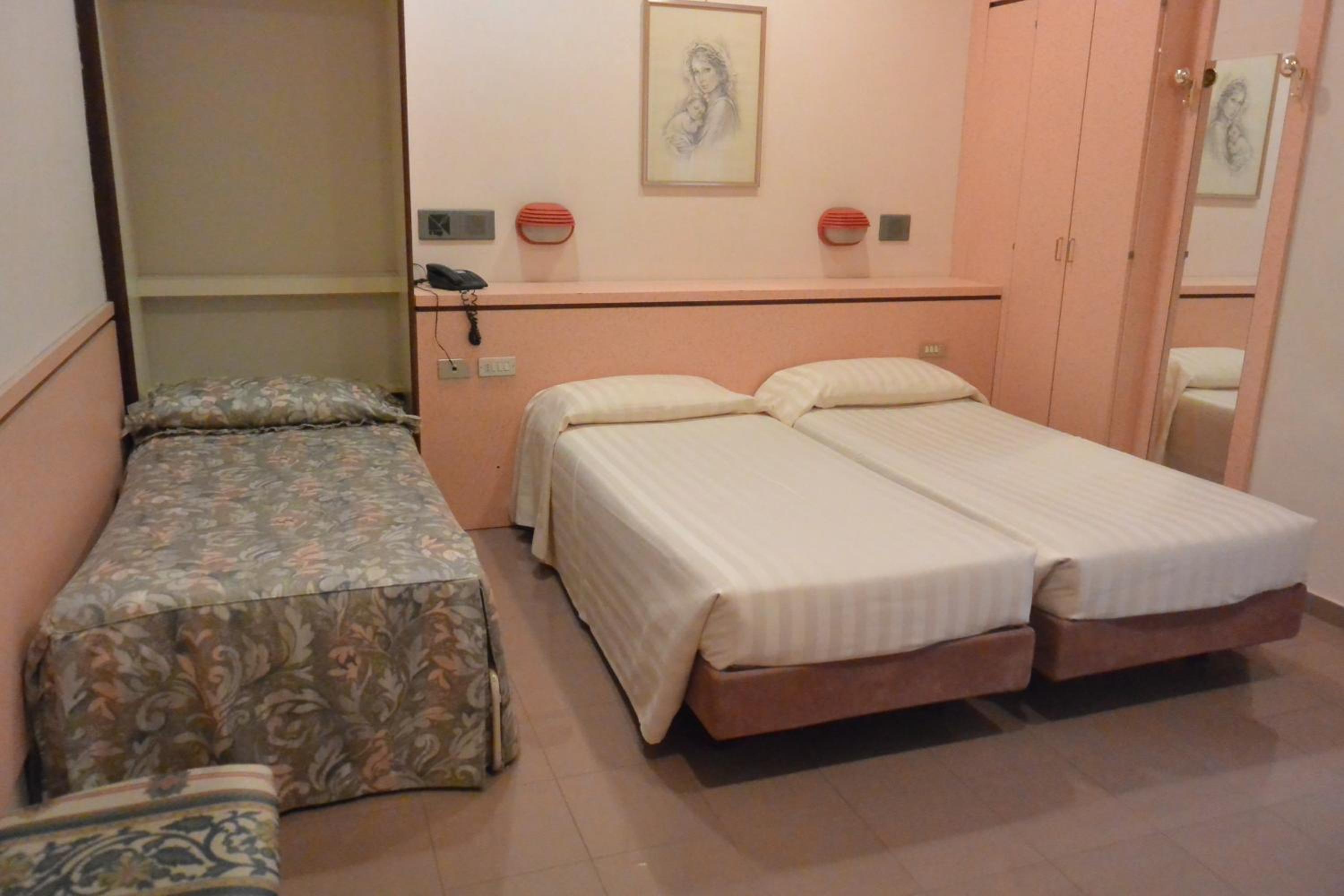 Standard Triple Room - Photo 1
