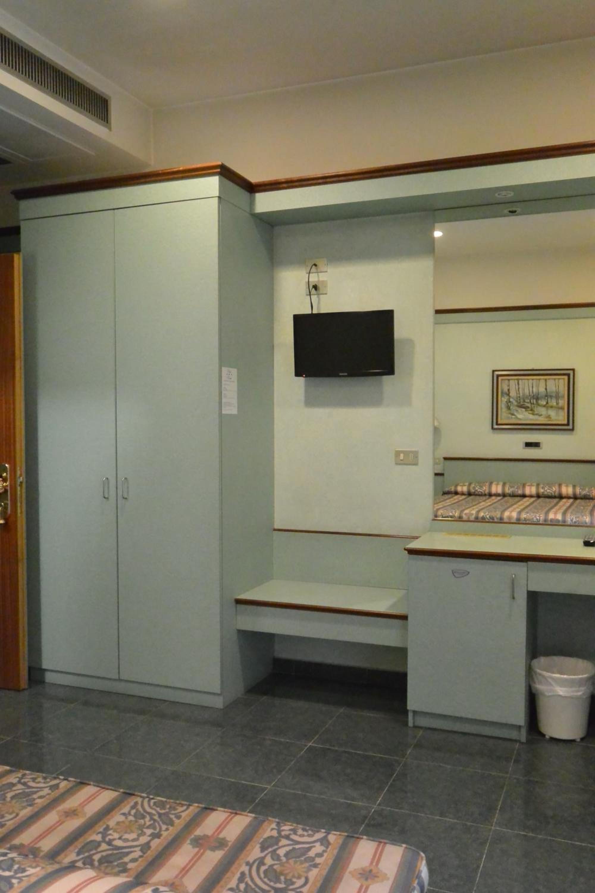 Standard Triple Room - Photo 4