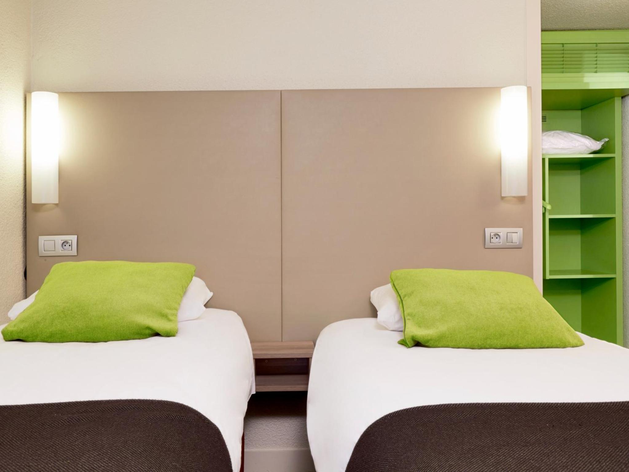 Standard Twin Room - Photo 4