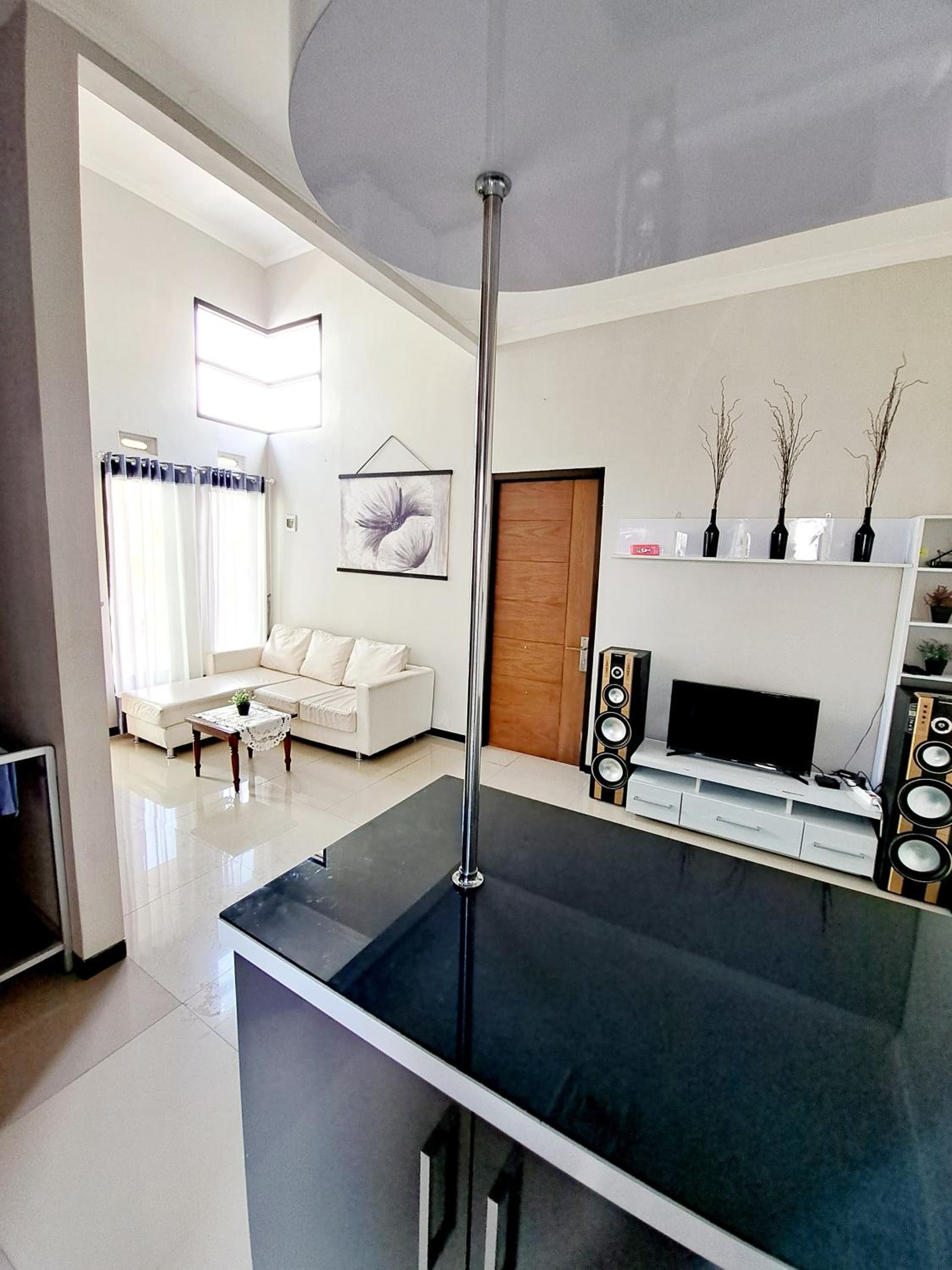 Two-Bedroom Apartment - Photo 8