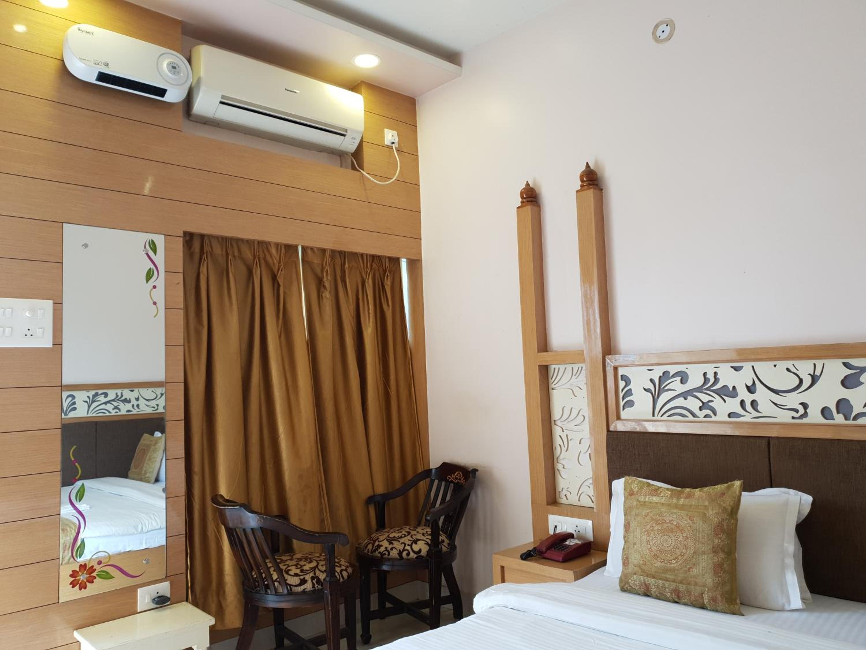 Deluxe Double Bed City View - Photo 7