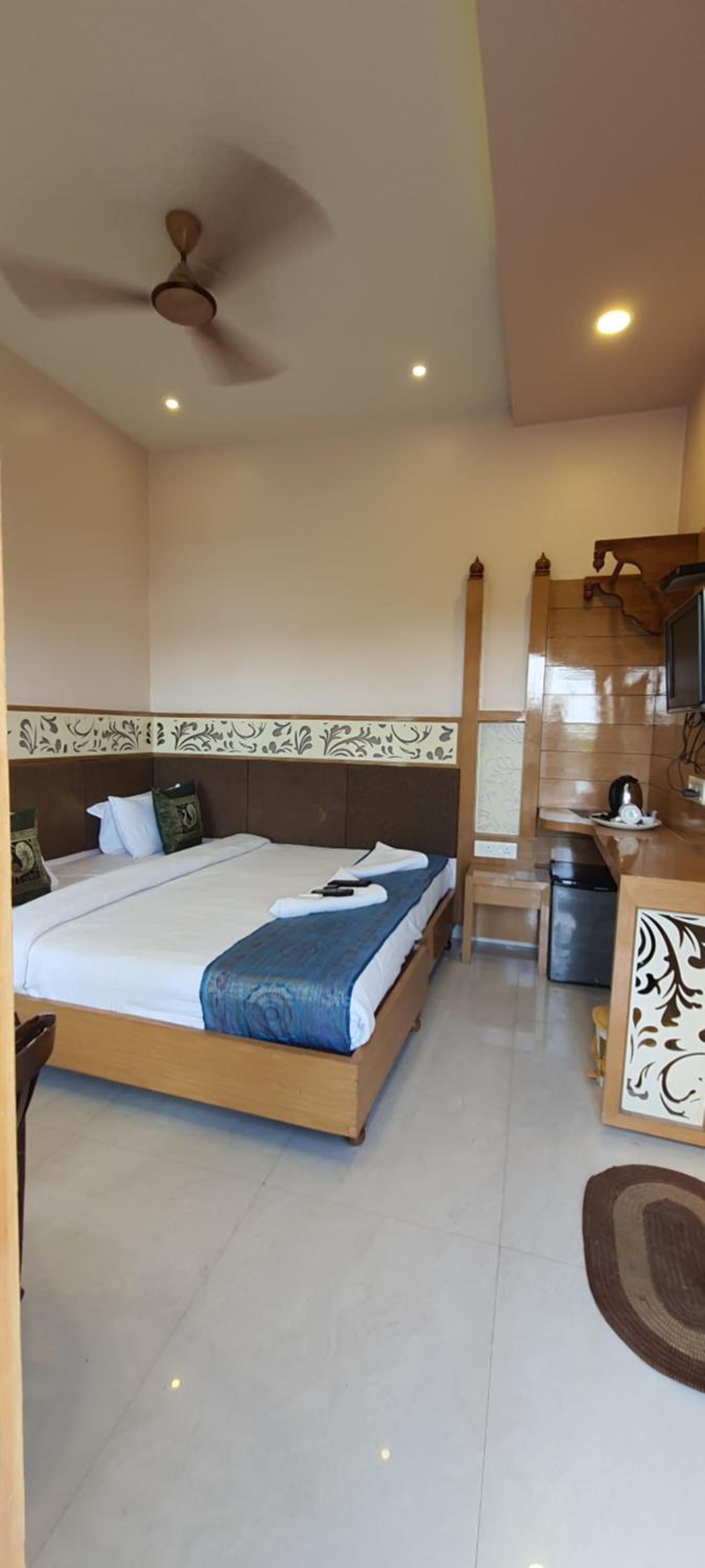 Deluxe Double Bed City View - Photo 25
