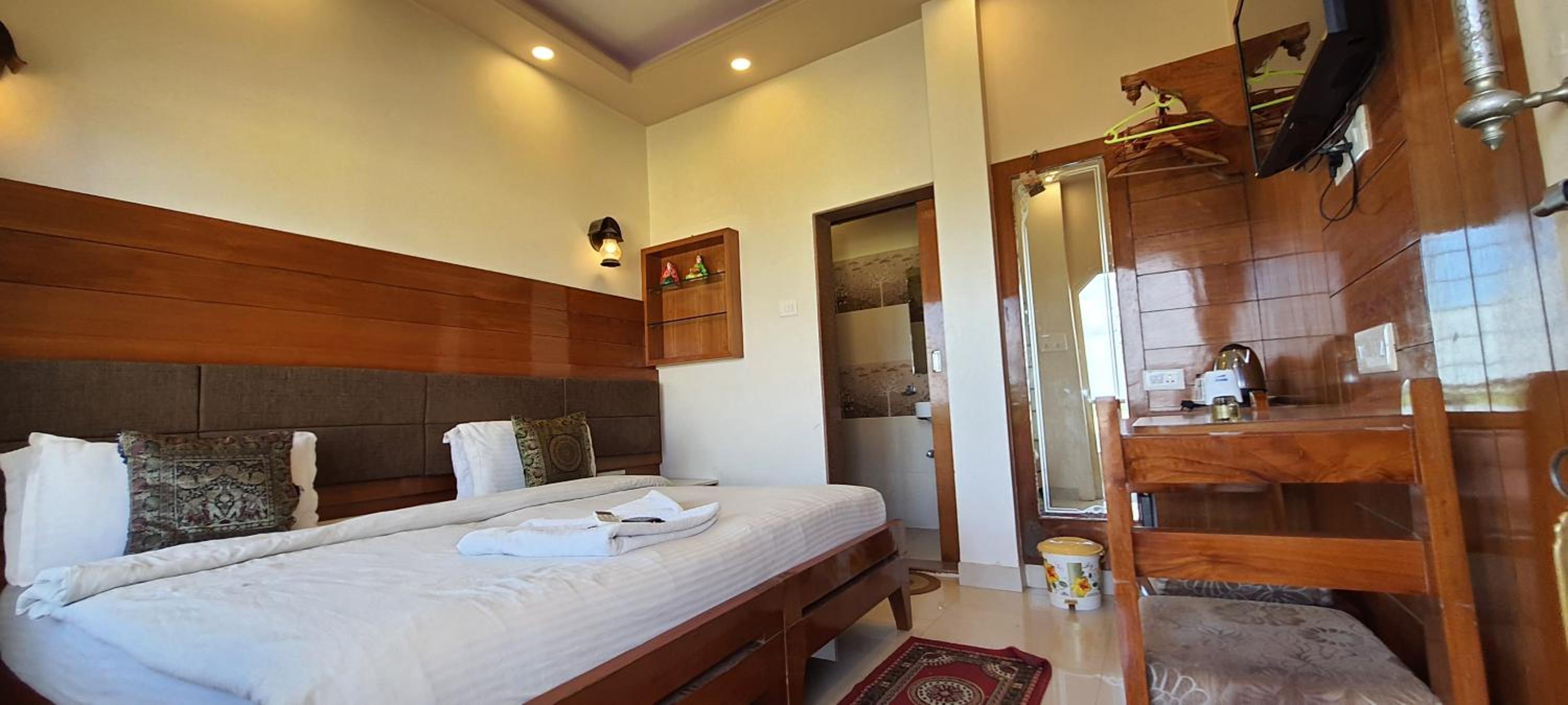 Deluxe Double Bed City View - Photo 4