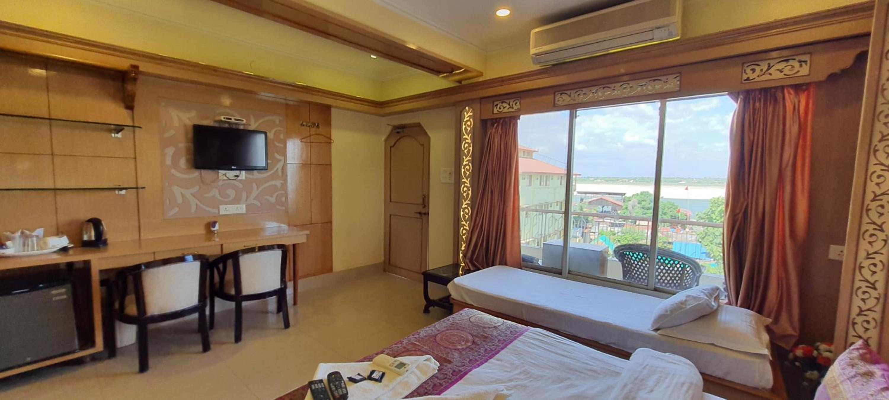 Deluxe Triple Bed River View