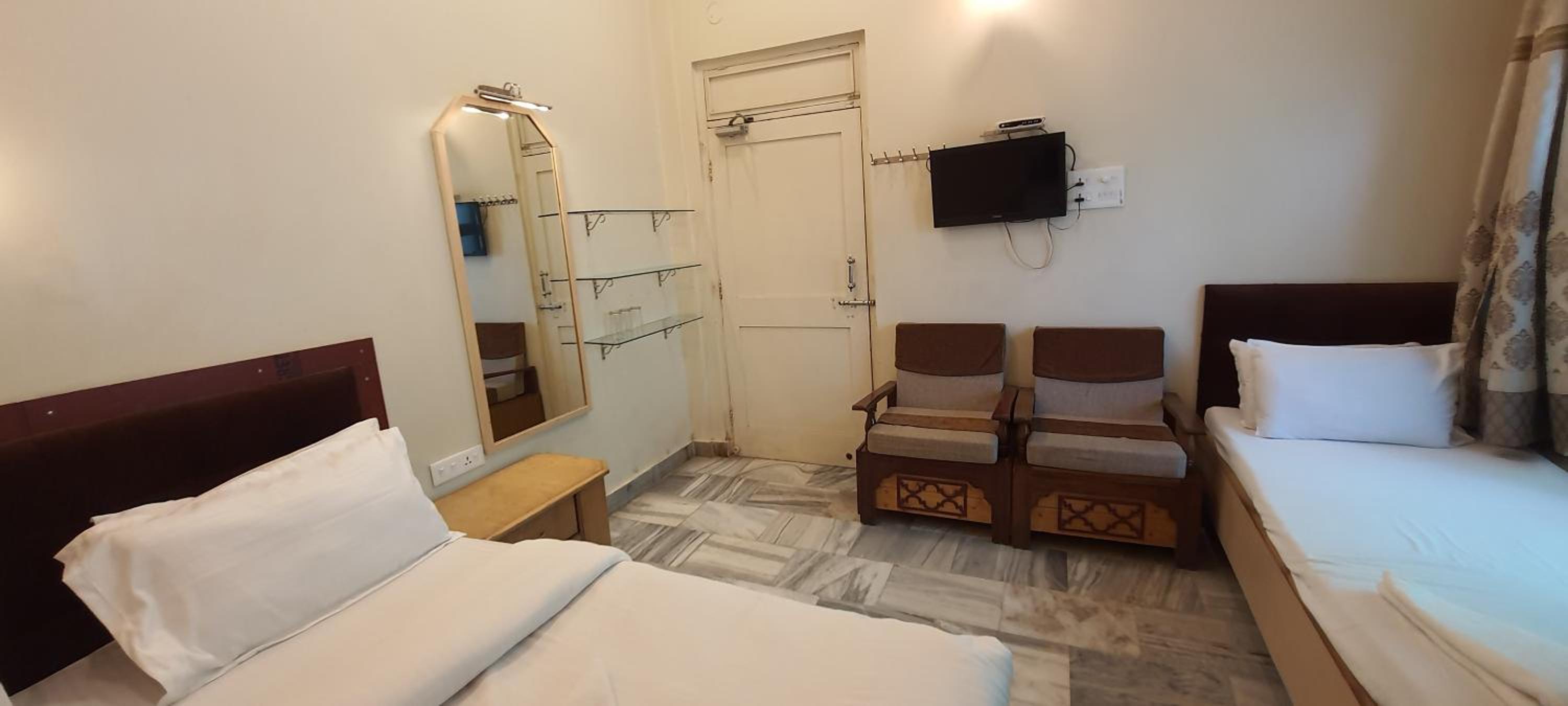 Economy Triple Bed Non View - Photo 18