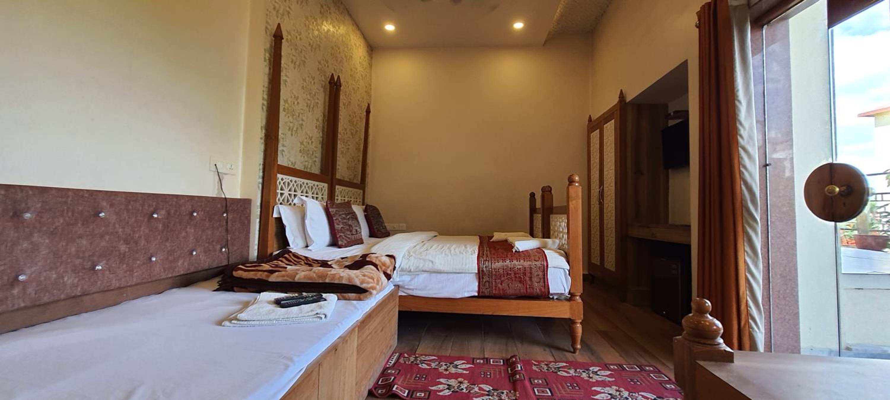 Deluxe Triple Bed Room City View - Photo 8