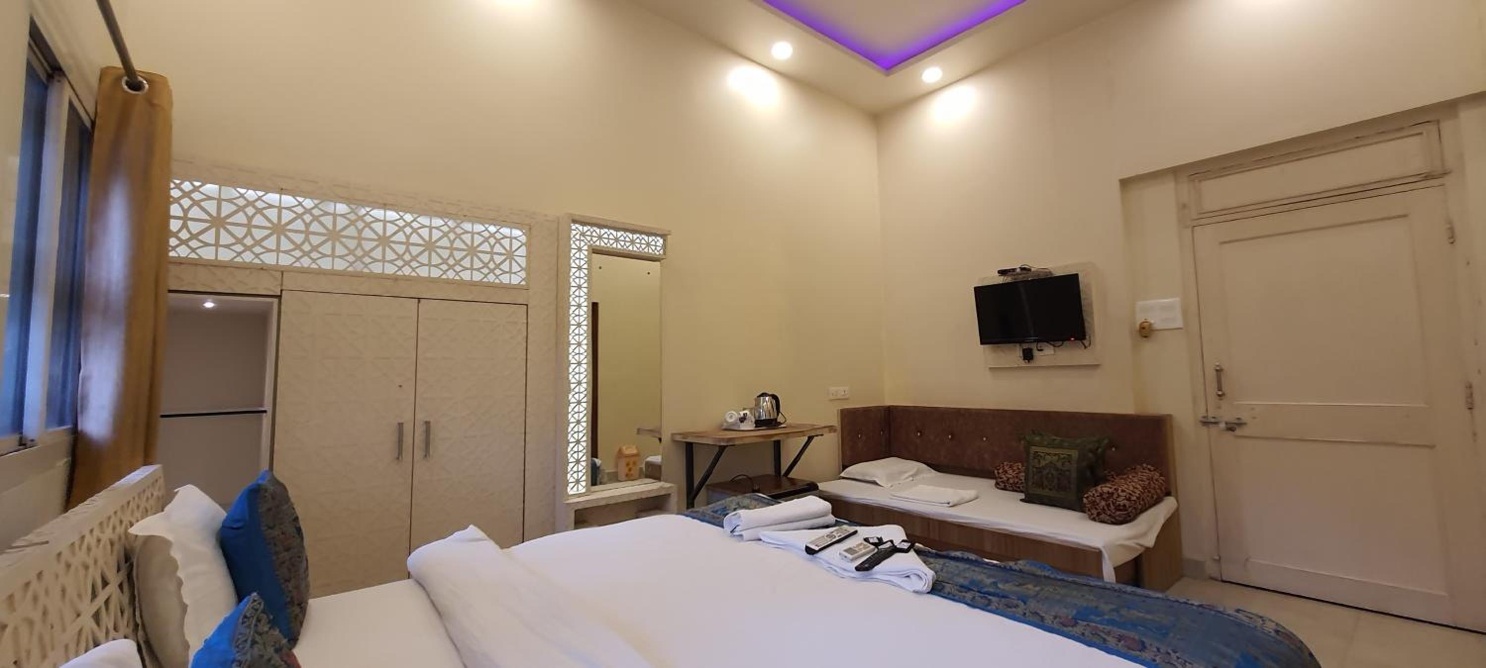 Deluxe Triple Bed Room City View - Photo 7