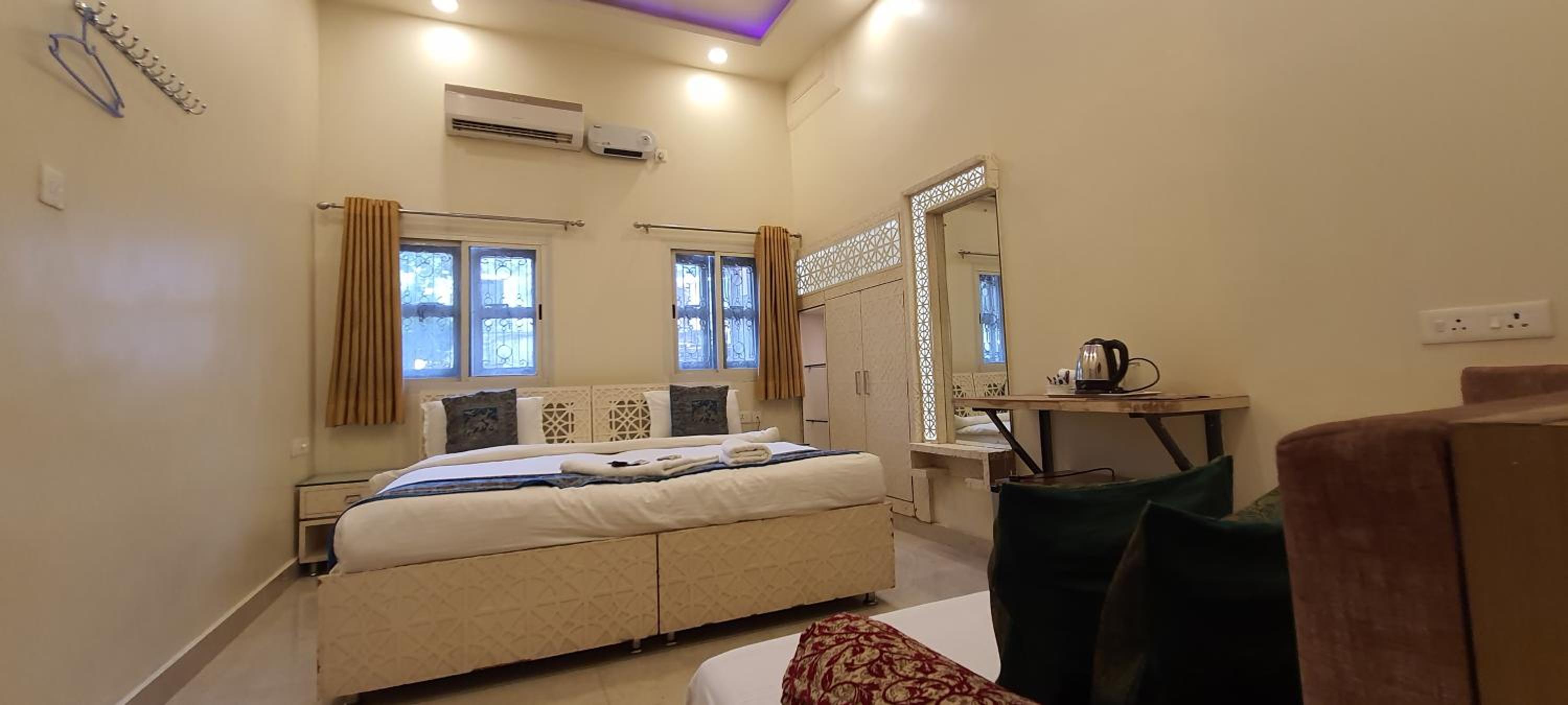 Deluxe Triple Bed Room City View - Photo 5