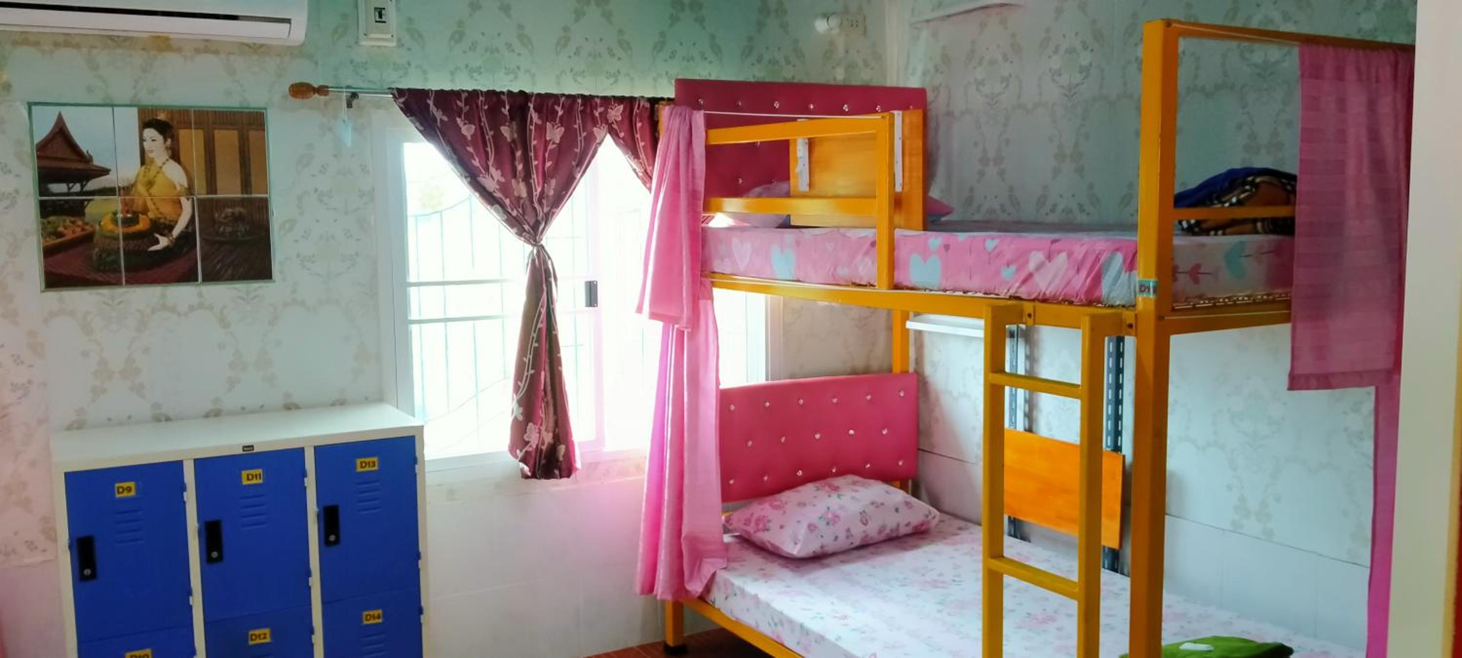 6-Bed Mixed Dormitory Room photo 1