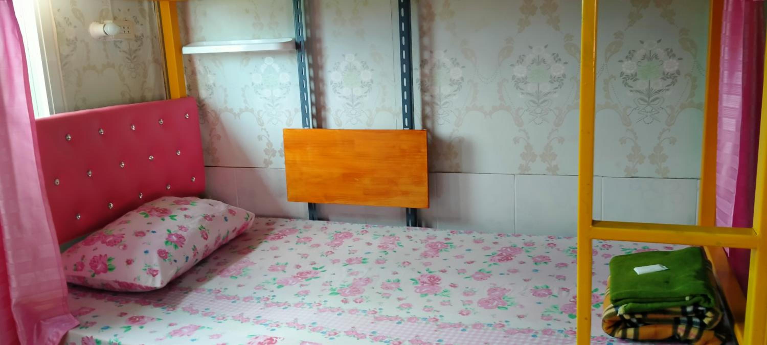 6-Bed Mixed Dormitory Room photo 2