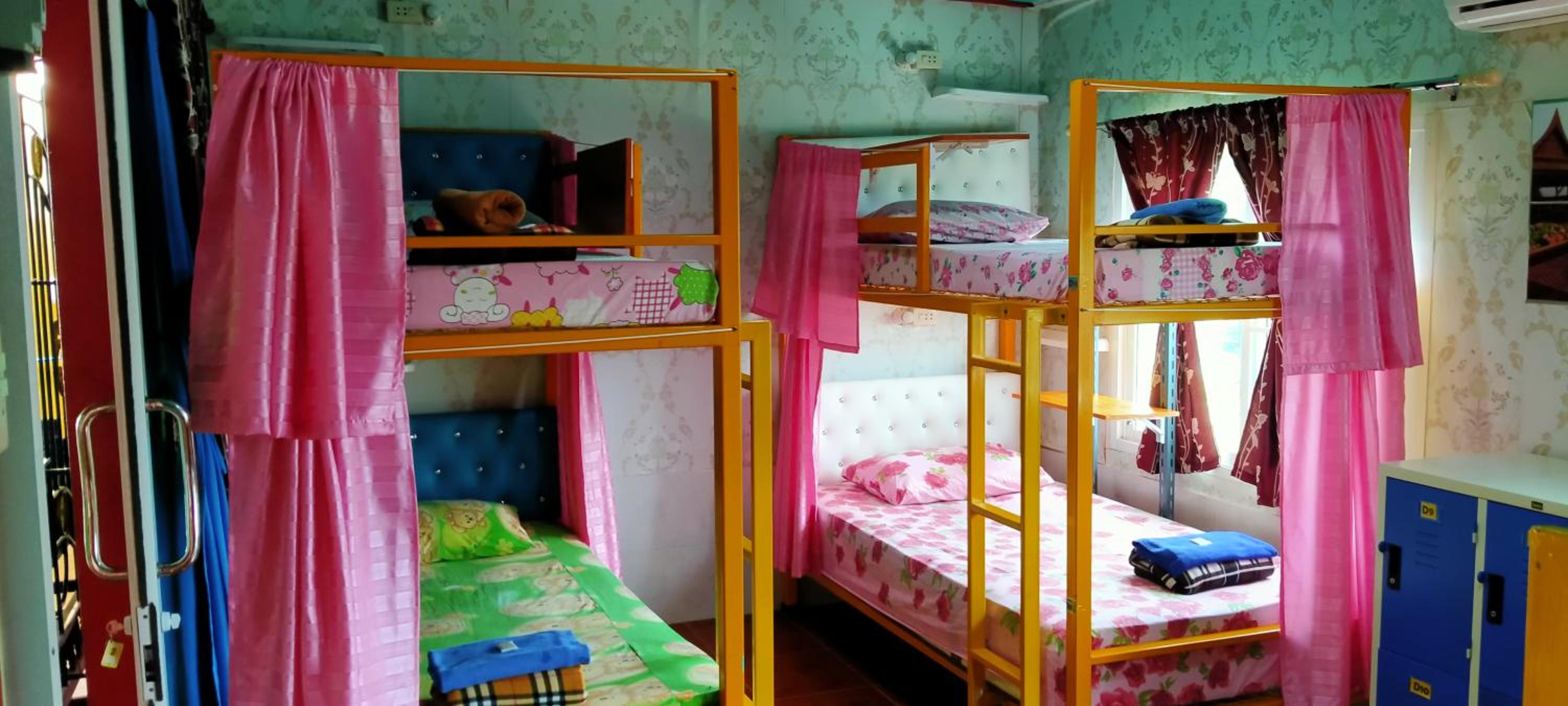 6-Bed Mixed Dormitory Room photo 3
