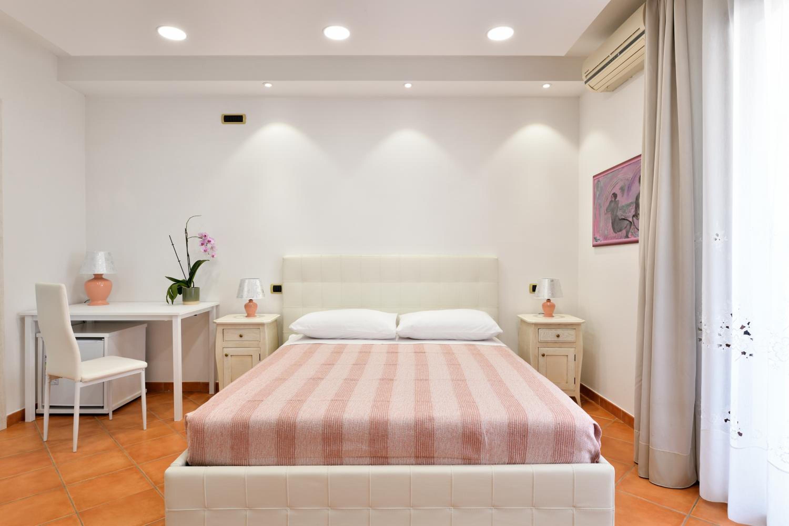 King Suite with Balcony photo 1