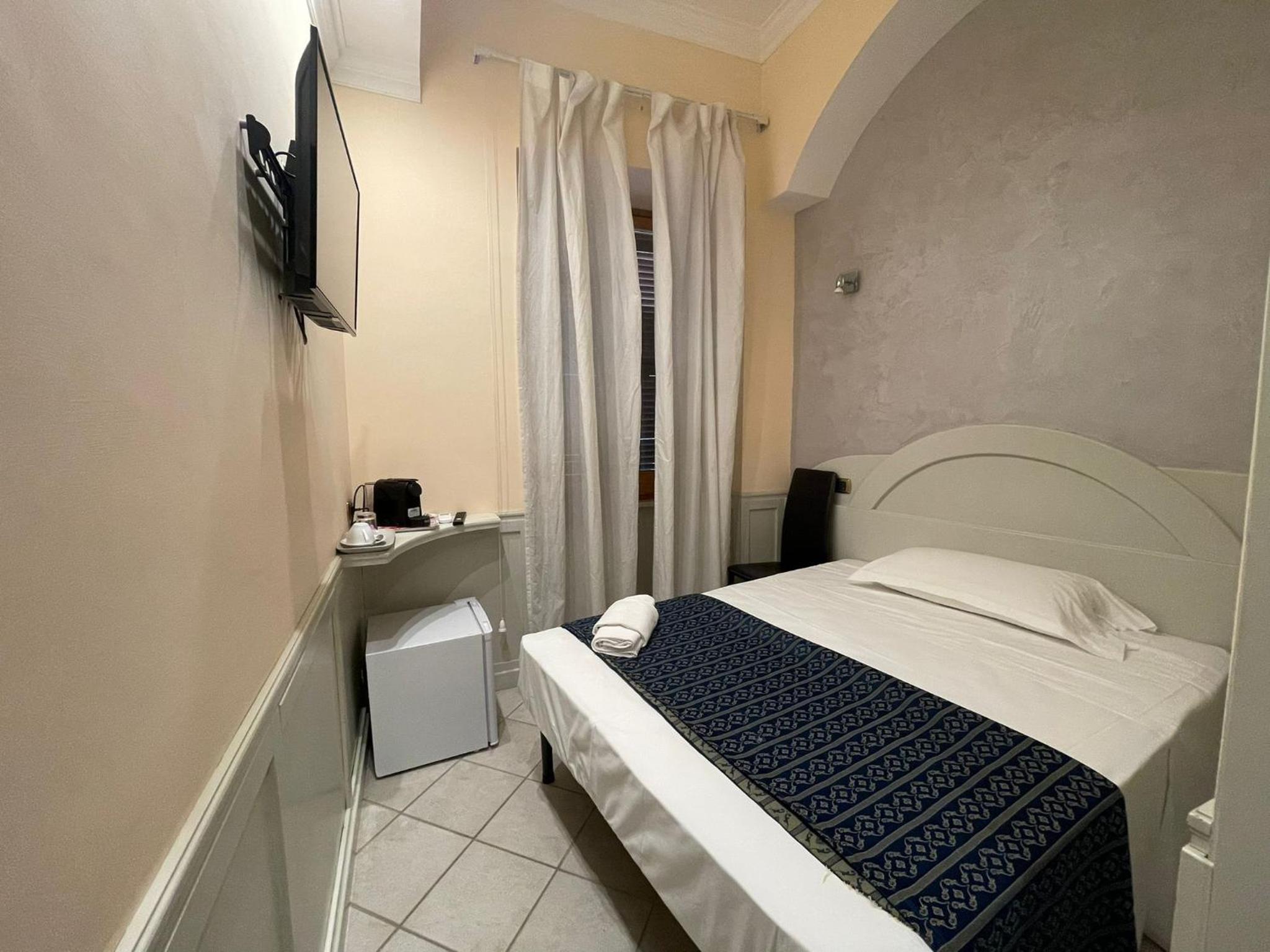 Budget Single Room photo 2