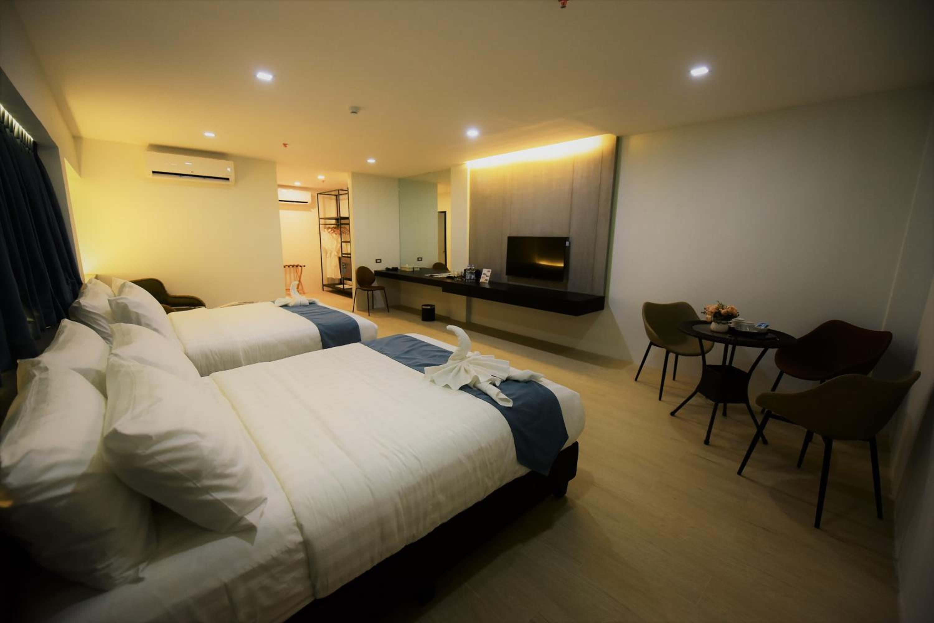 Deluxe Family Room photo 1