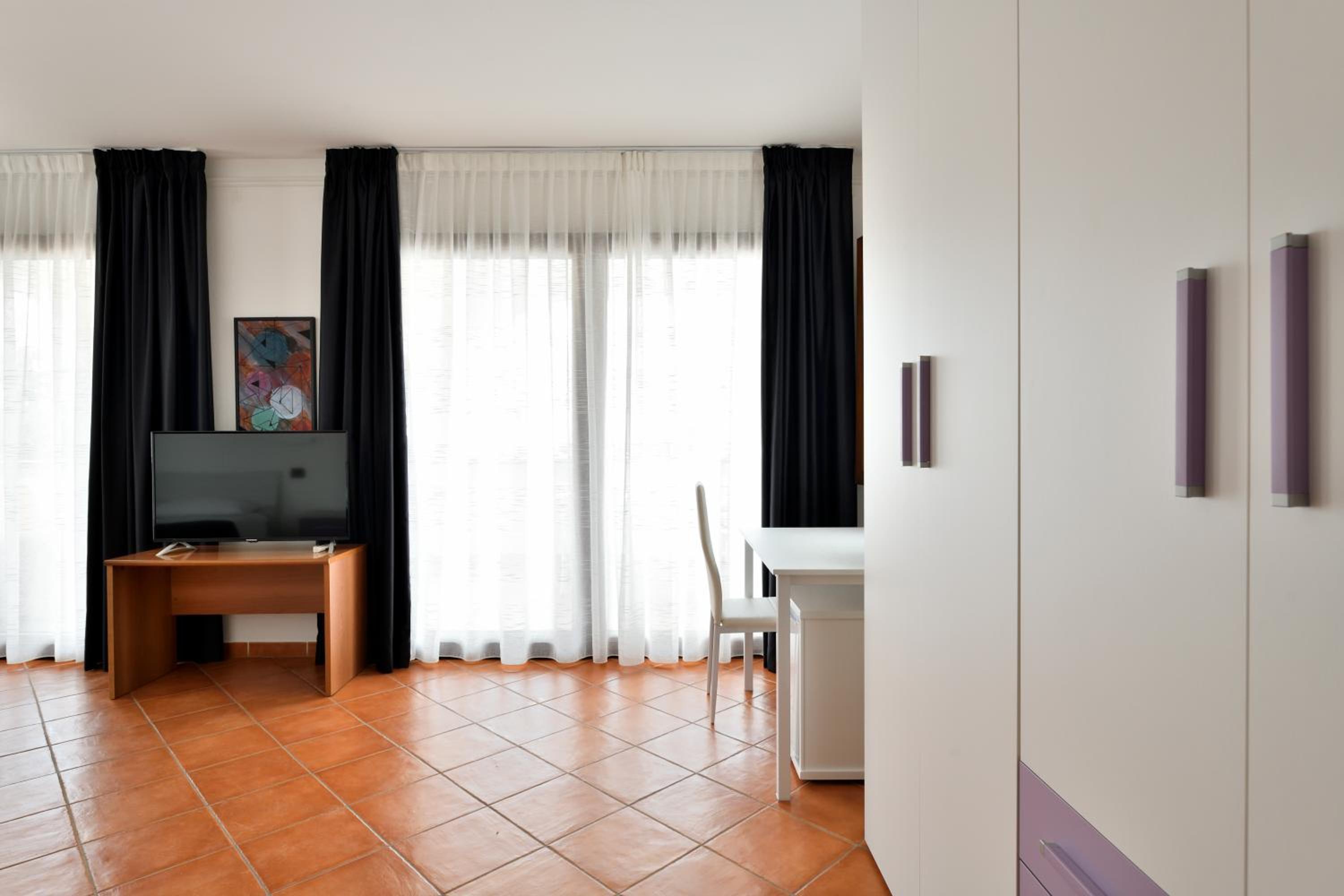 Family Room with Balcony photo 1