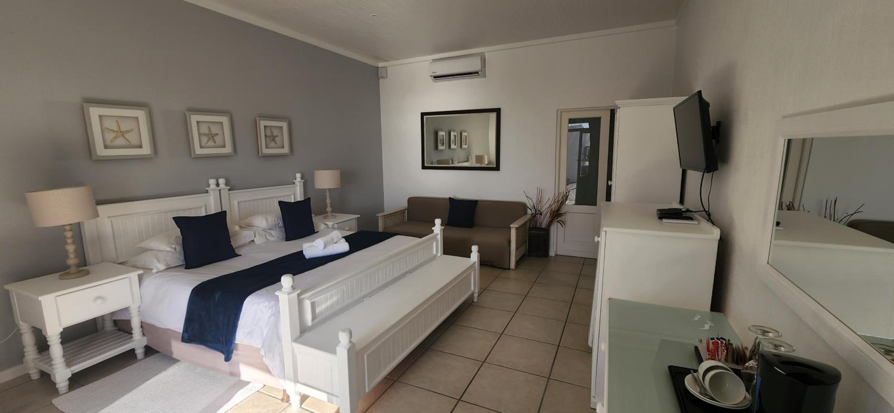 Family Room with Sea View - Photo 7