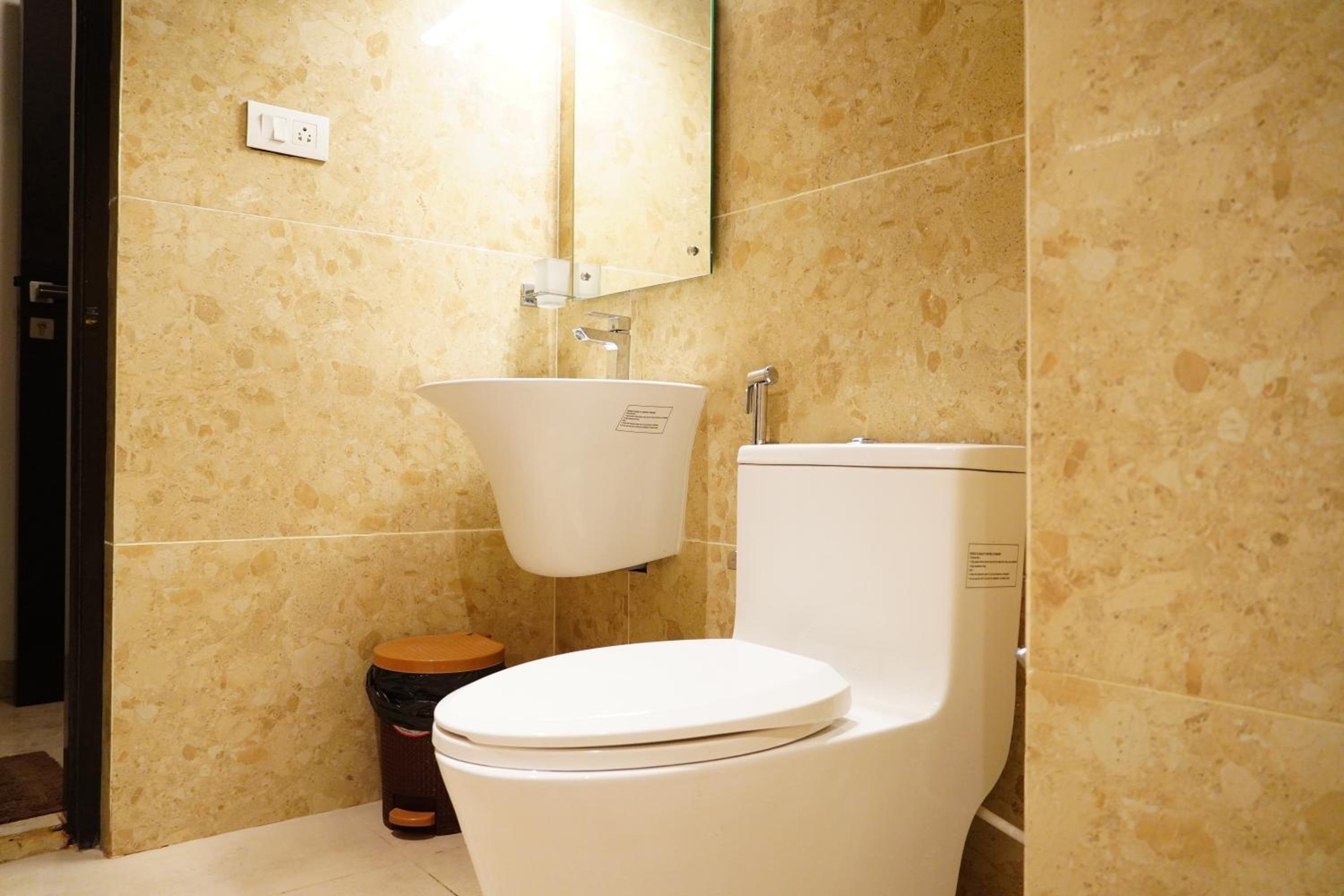 Deluxe Double Room (2 Adults + 1 Child) - Photo 10