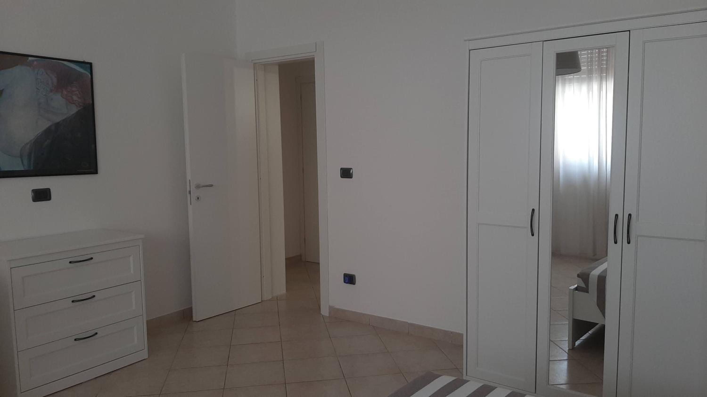 One-Bedroom Apartment photo 3