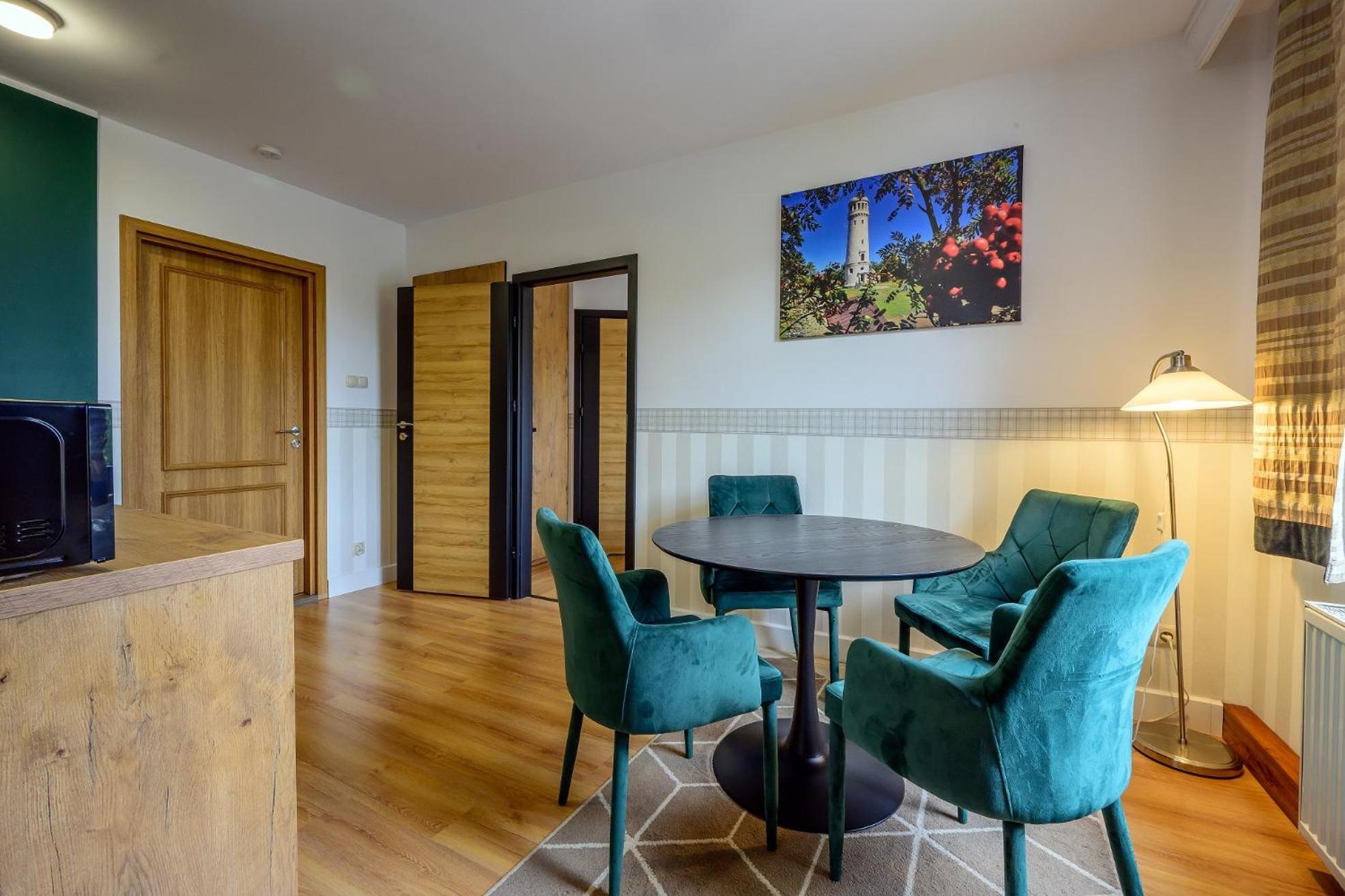 Two-Bedroom Suite - Photo 5