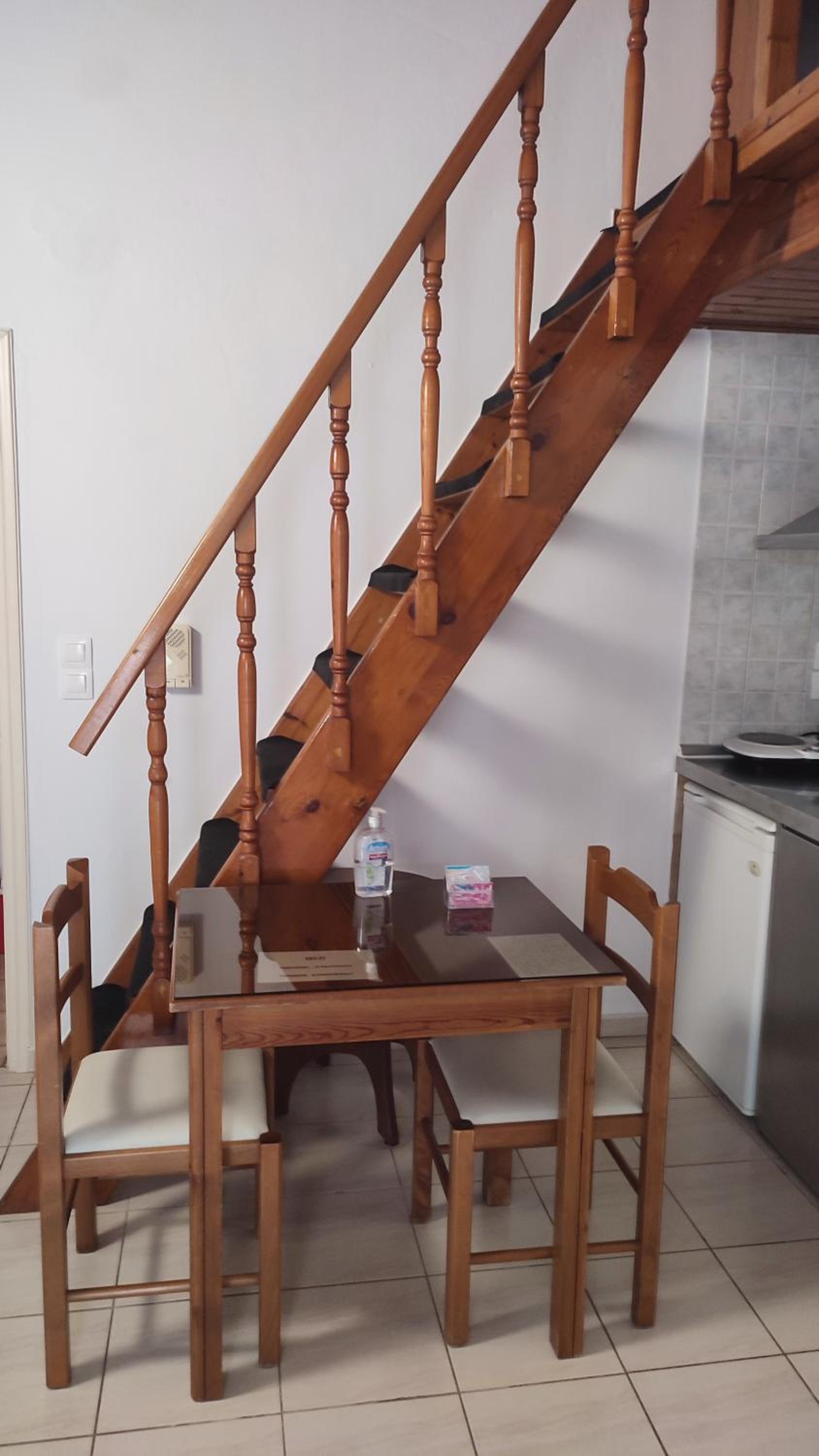 Apartment with Balcony - Photo 3