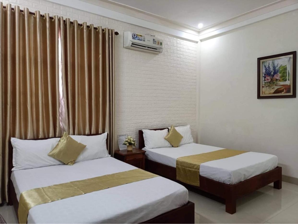 Large Twin Room - Photo 6