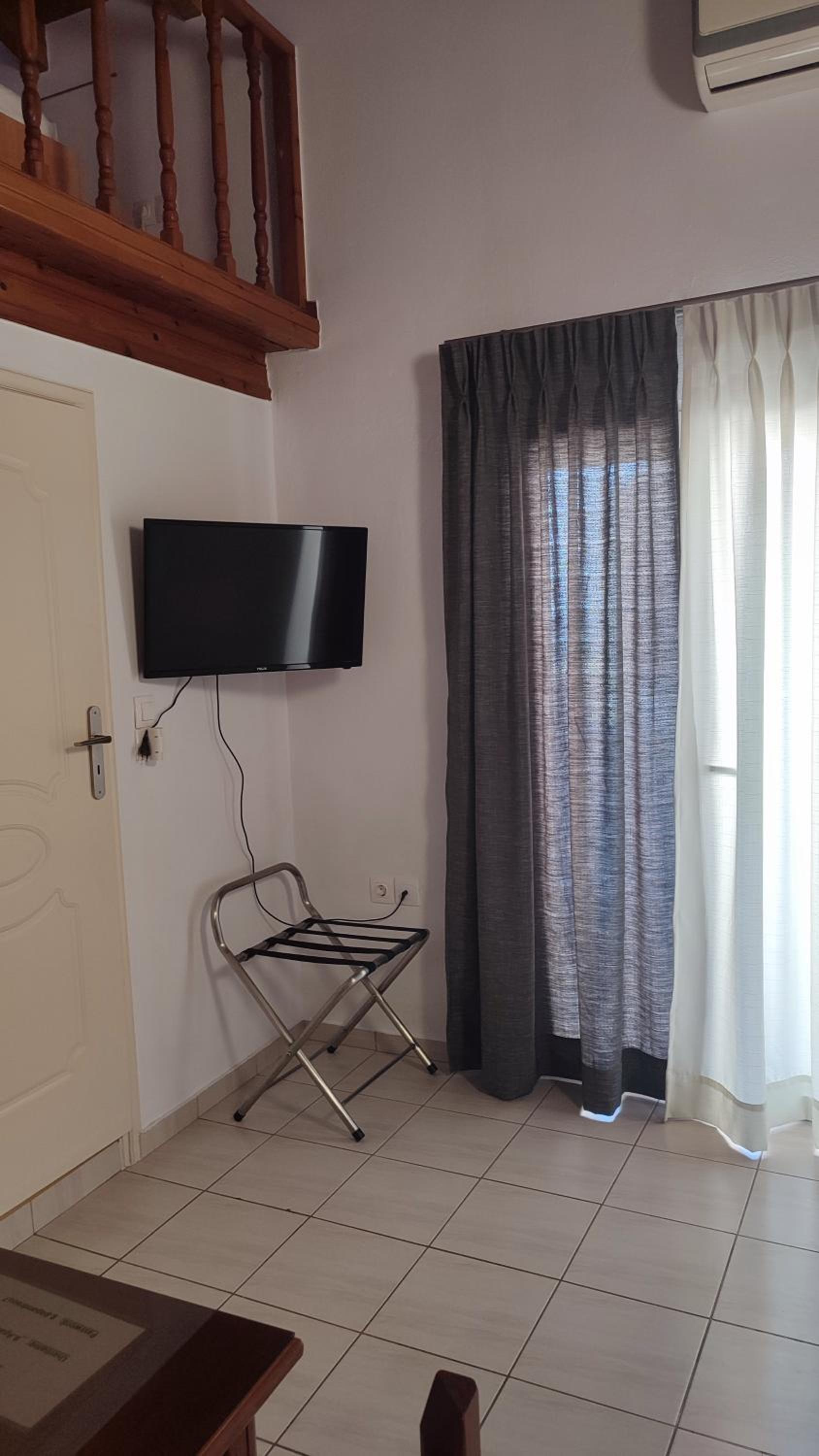 Apartment with Balcony - Photo 8