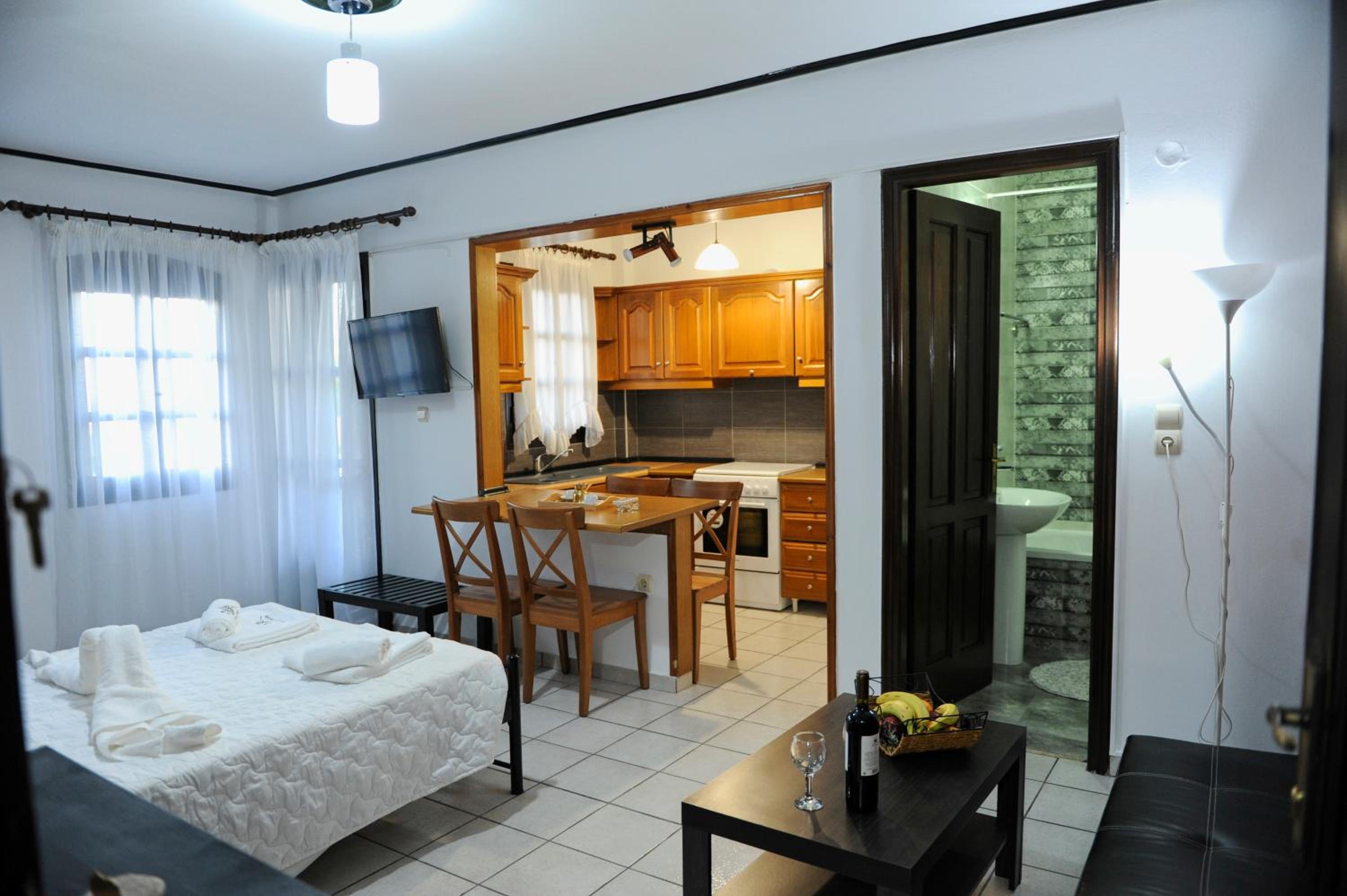 Deluxe Suite - Photo 9