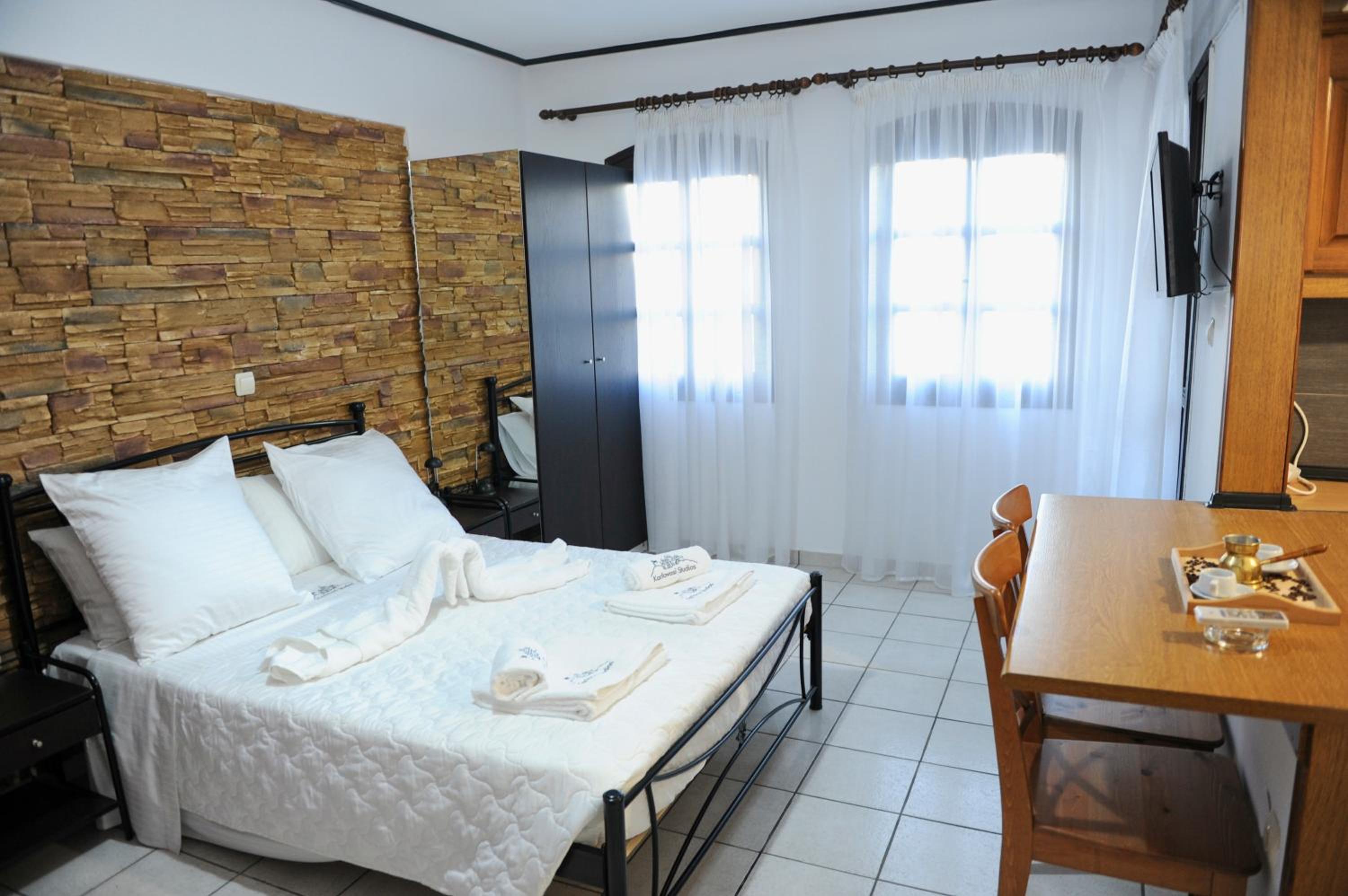 Deluxe Suite - Photo 6