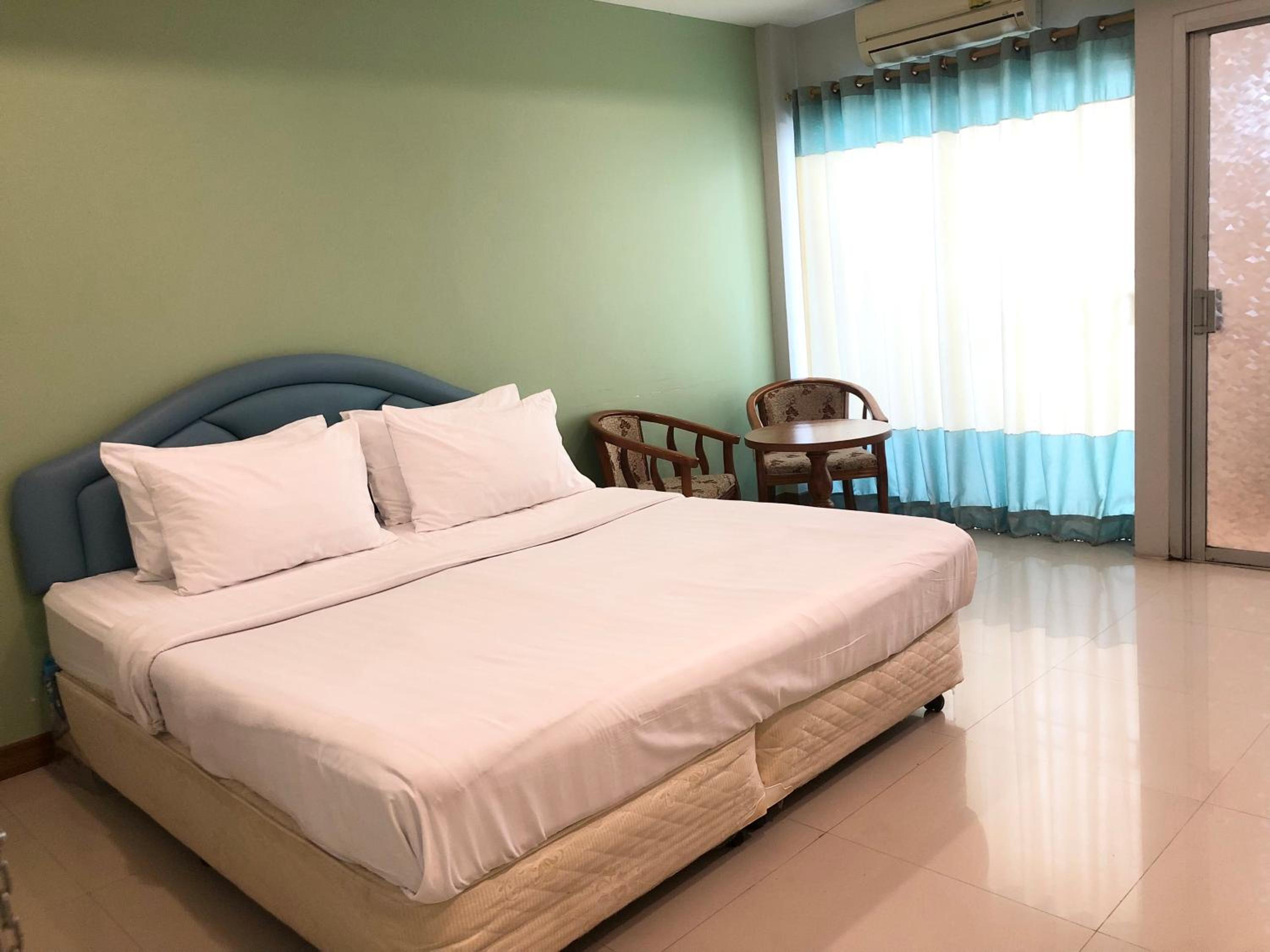 Standard King Room - Photo 1