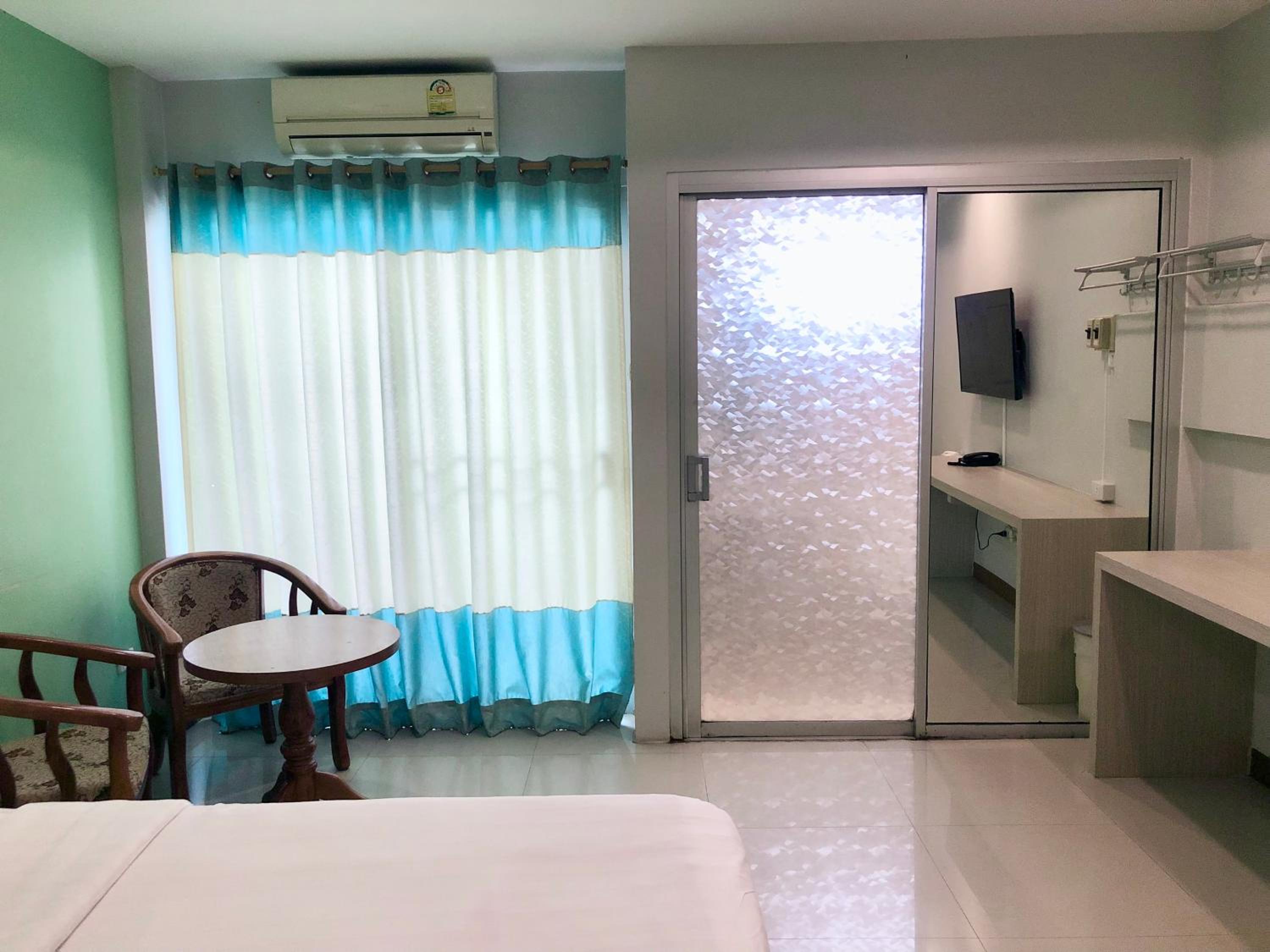 Standard King Room - Photo 3