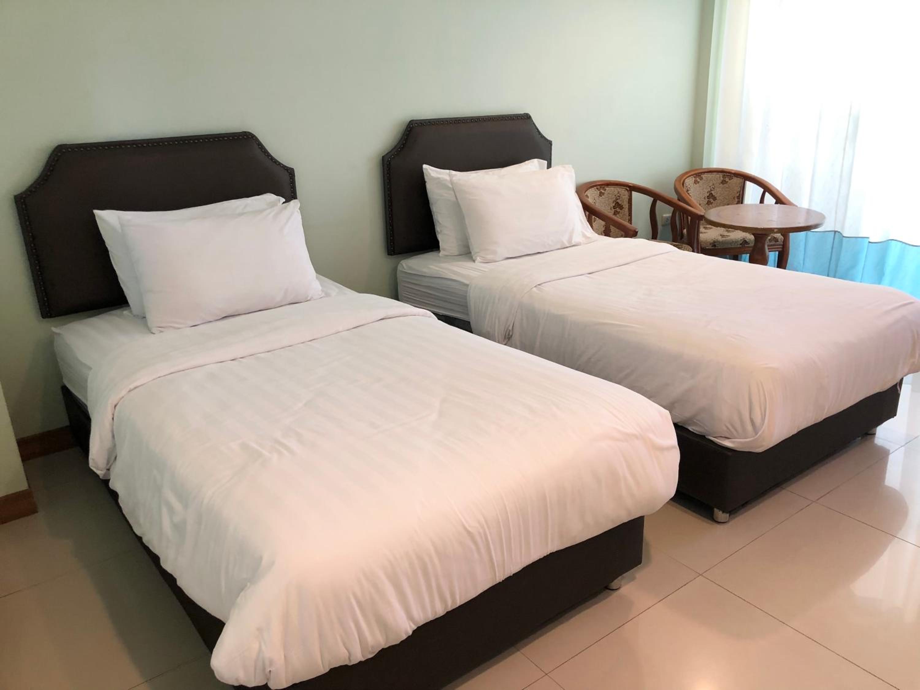 Standard Twin Room - Photo 2