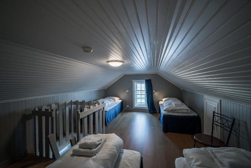 Two-Bedroom Apartment with Sleeping Alcove