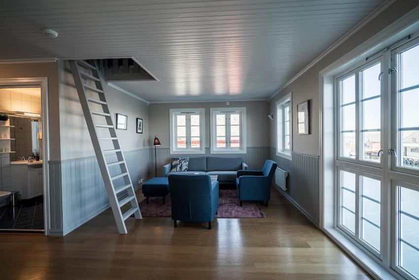 One-Bedroom Apartment with Sleeping Alcove photo 3