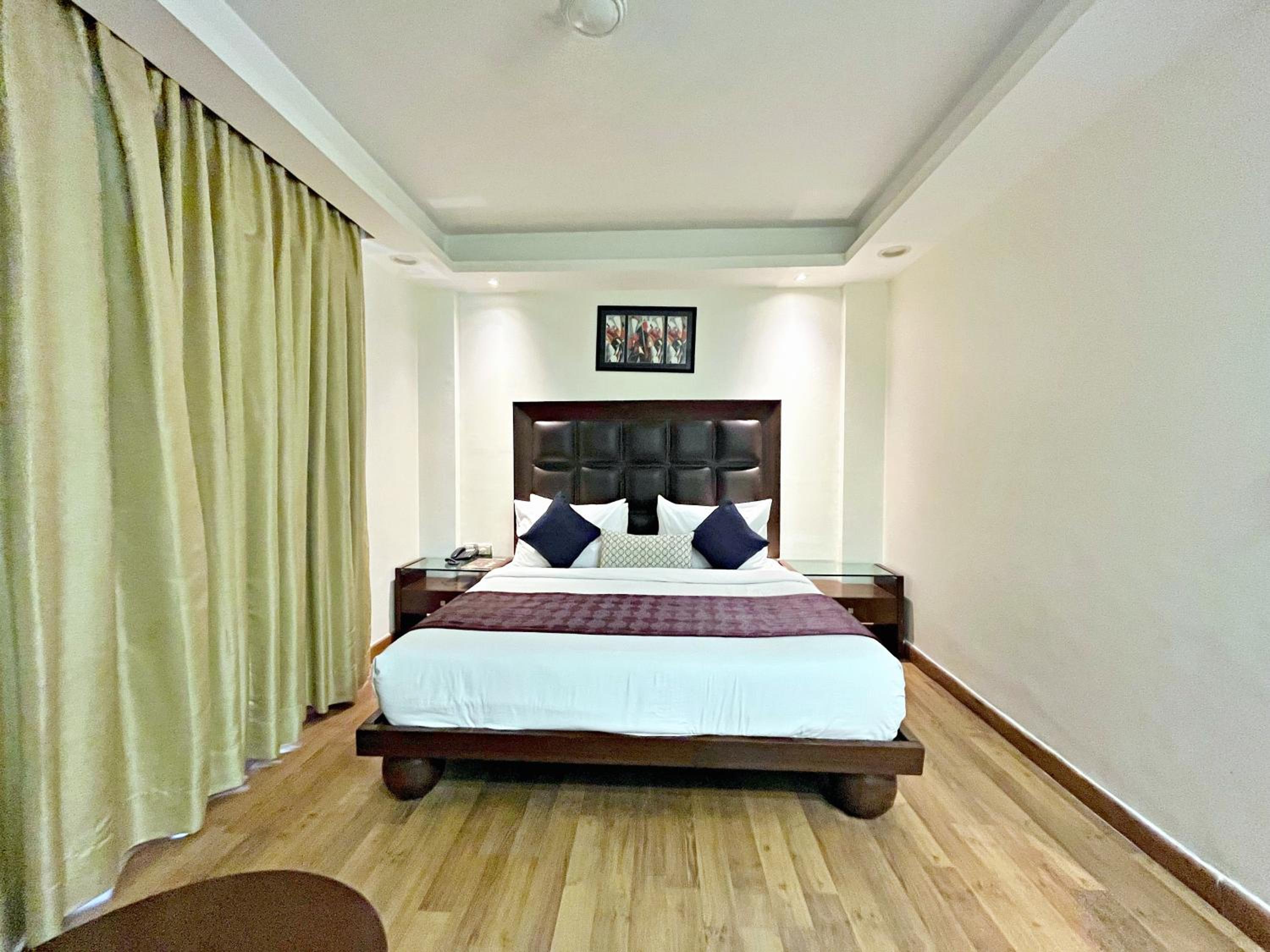 Deluxe Double or Twin Room with City View photo 2
