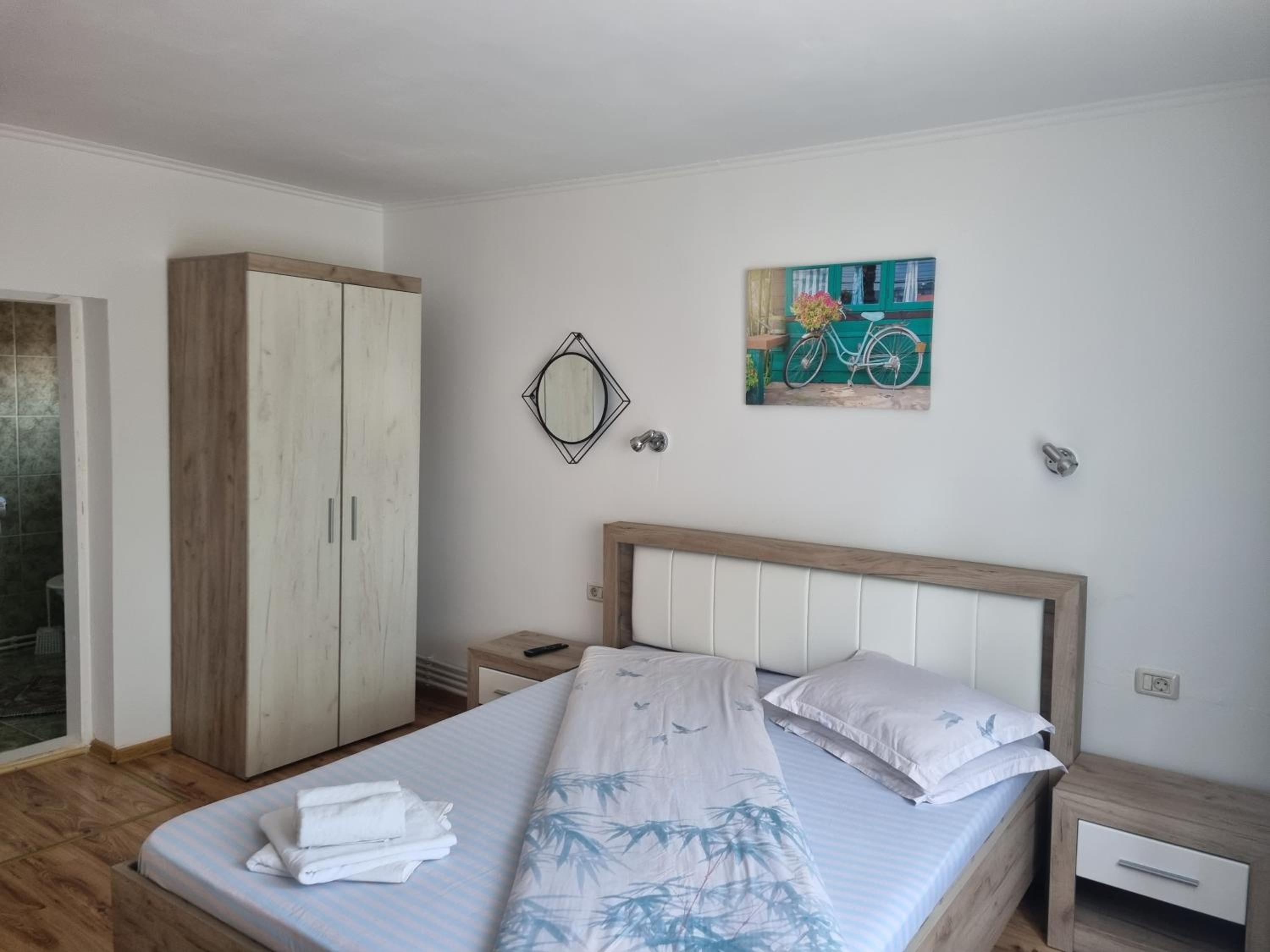 Double Room with Private Bathroom - Photo 5